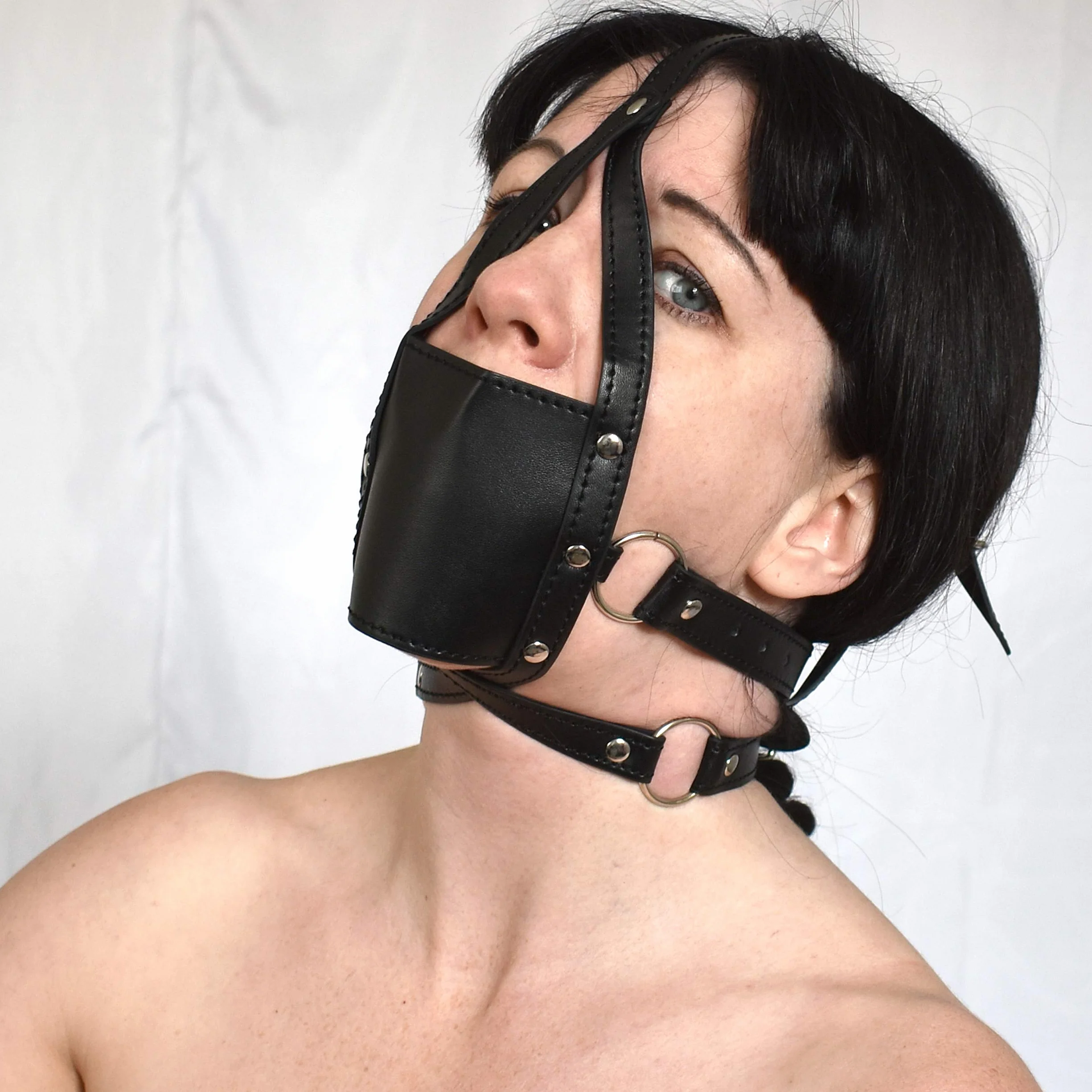 Bavaglio fetish in ecopelle con gag ball in silicone BDSM per giochi di ruolo regolabile