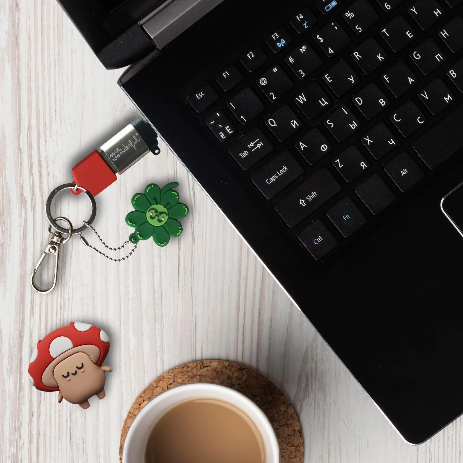 WONDEE Mr Wonderful [2 in 1] portachiavi + chiavetta USB e USB C divertente 32 GB con adattatore USBC – simpatico e divertente chiavetta USB Kawai regalo per ragazze e donne