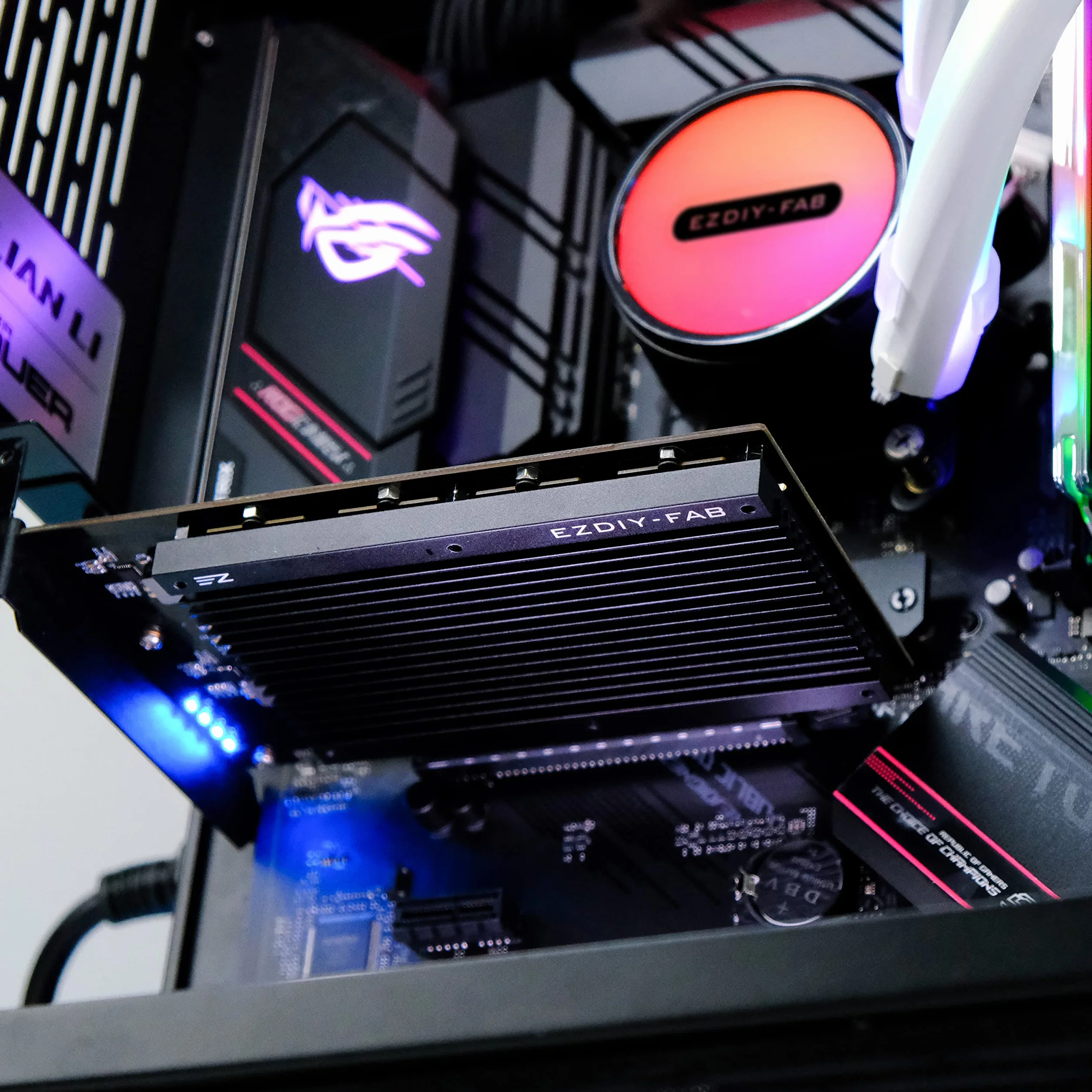 EZDIY-FAB Quad M.2 PCIe 4.0/3.0 X16 Scheda di Espansione con Dissipatore,Supporto di 4 SSD PCIe NVME M.2,RAID-on-CPU (VROC) in Piattaforma Intel e PCIe 4.0 RAID in Piattaforma AMD