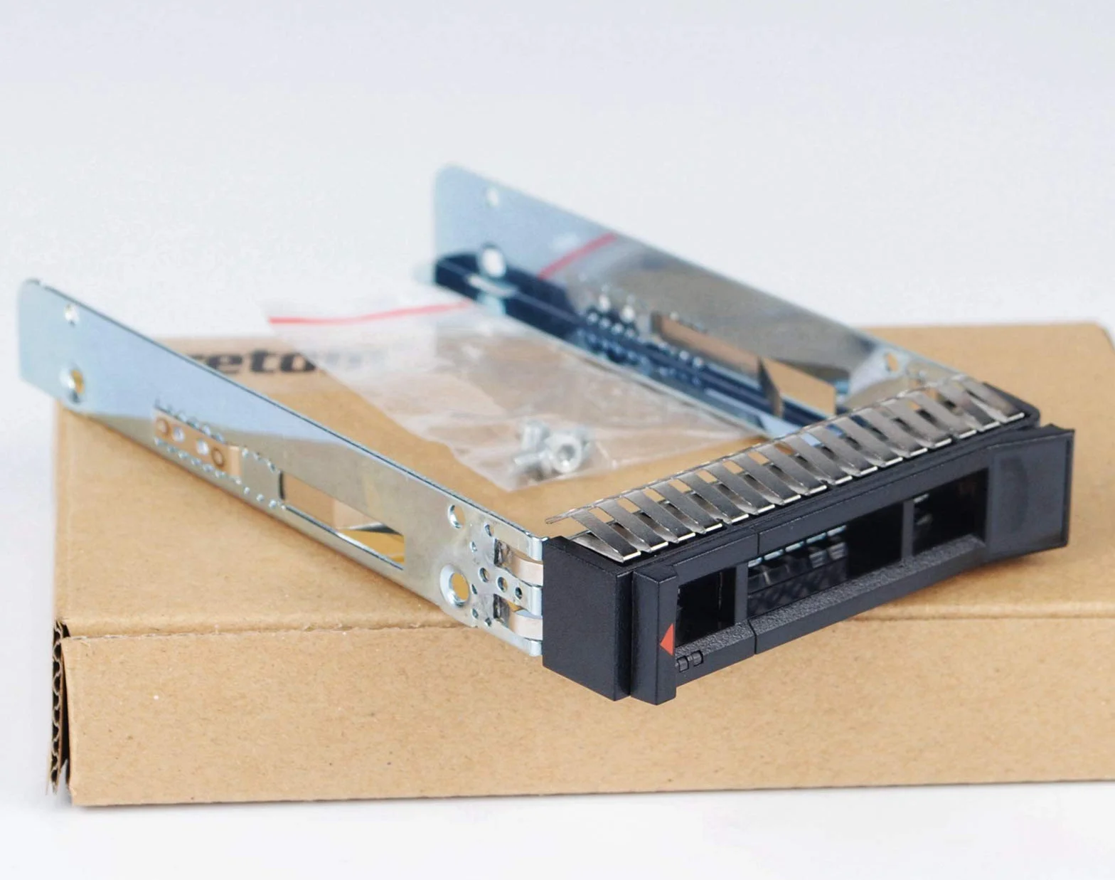 Vassoio da 2,5 pollici per caddy per disco rigido per IBM Thinksystem SR550 SR550 SR850 SR950 SR630 SR530 SR860 ST550 ST558 SN550 SD530 HR650X HR630X