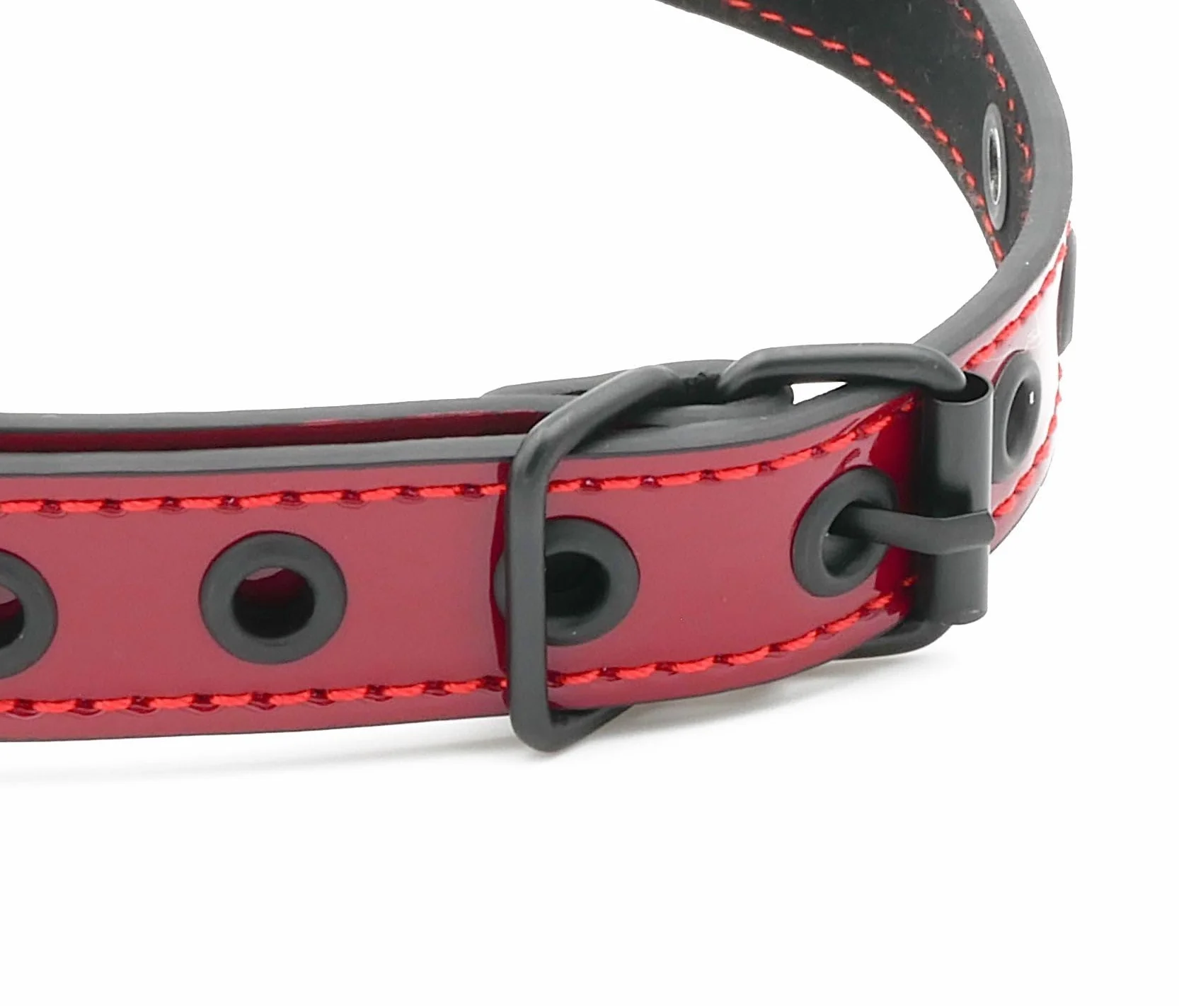 BONDAGERIE® Gàgbàll nero traspirante con fori cinturino bordeaux