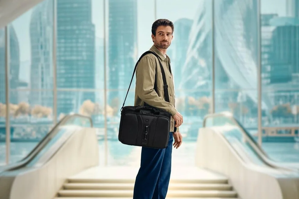 WENGER Legacy Black Series Borsa PC a Tracolla, Notebook 16”, Tasca per Tablet, Cartella, 15 l, Ufficio Lavoro Università, Nero, 653630