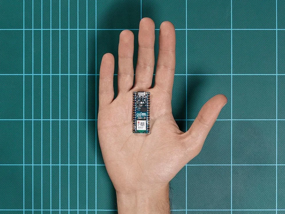 Arduino Nano ESP32 with Headers [ABX00083] - Scheda compatta con microcontrollore ESP32, WiFi e Bluetooth integrati, ideale per progetti IoT, automazione e applicazioni connesse con Arduino IDE.