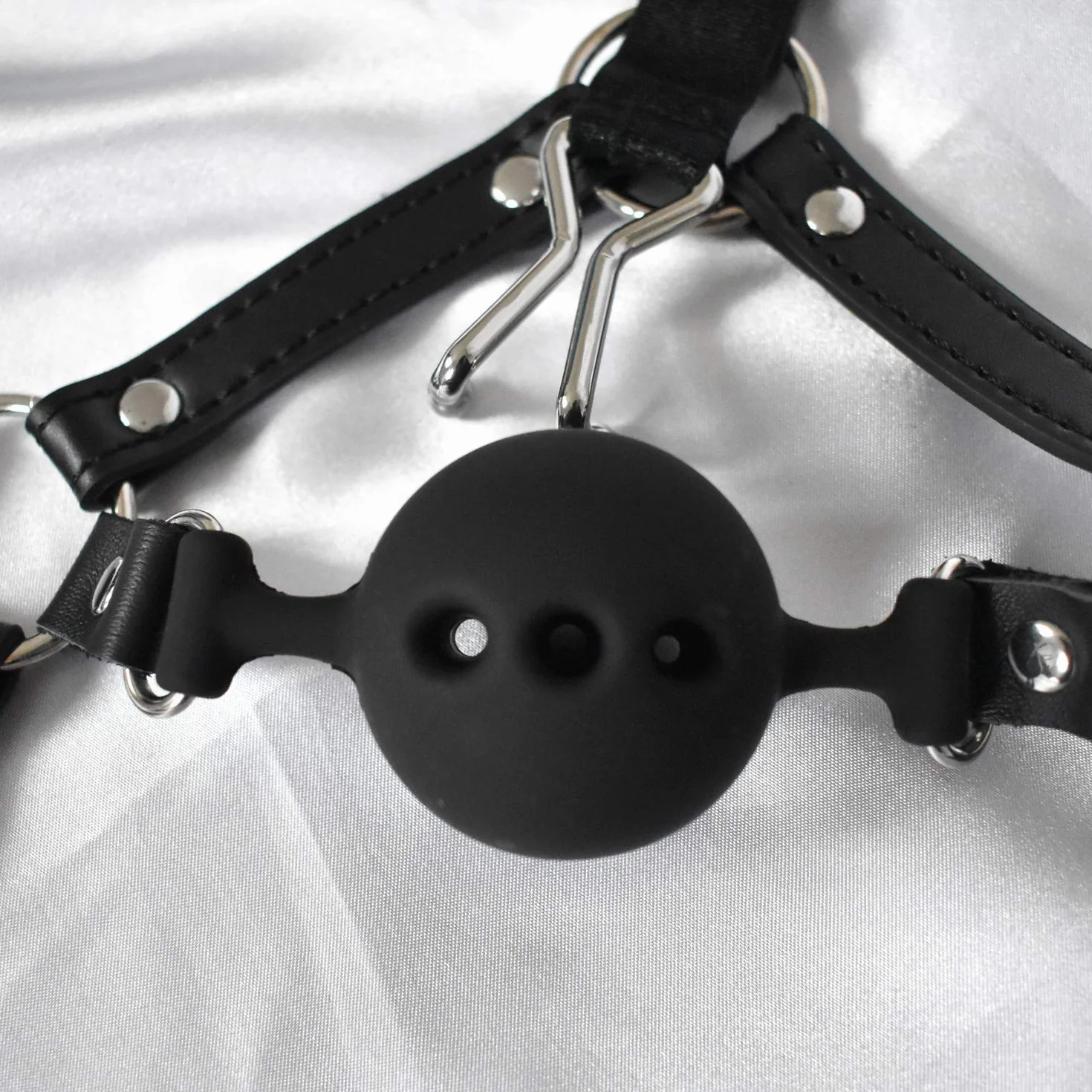 Gancio per Naso Imbracatura Testa con Gag Ball in Silicone BDSM Bondage Bavaglio Ecopelle Head Harness per Giochi Sessuali Feticismo