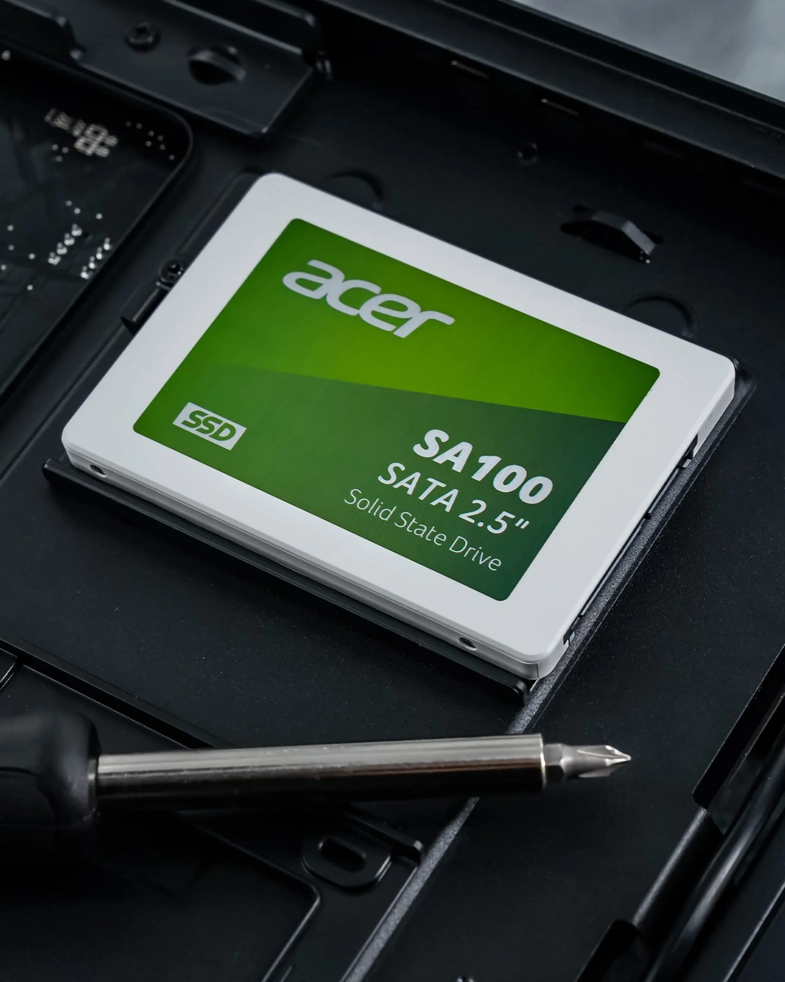 Acer SA100 240GB SATA III 2,5" SSD con velocità di lettura fino a 560 MB/s - Disco interno per laptop e desktop - Veloce, silenzioso e resistente ai colpi