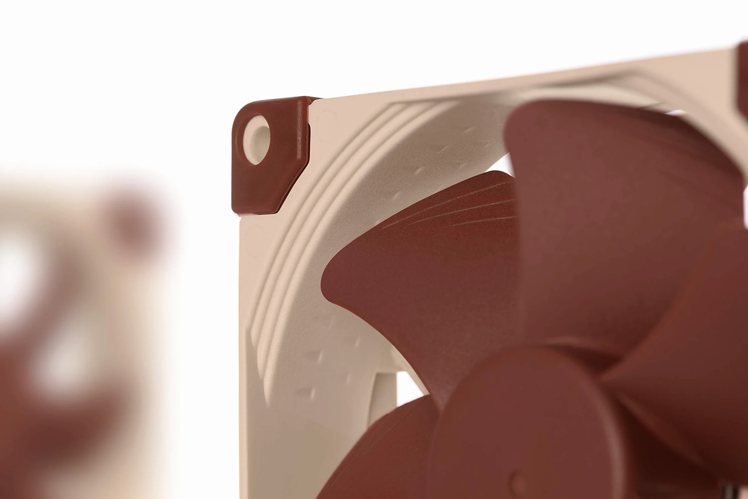 Noctua NF-A9 FLX, Ventola Silenziosa di Qualità Premium, 3-Pin (92 mm, Marrone)
