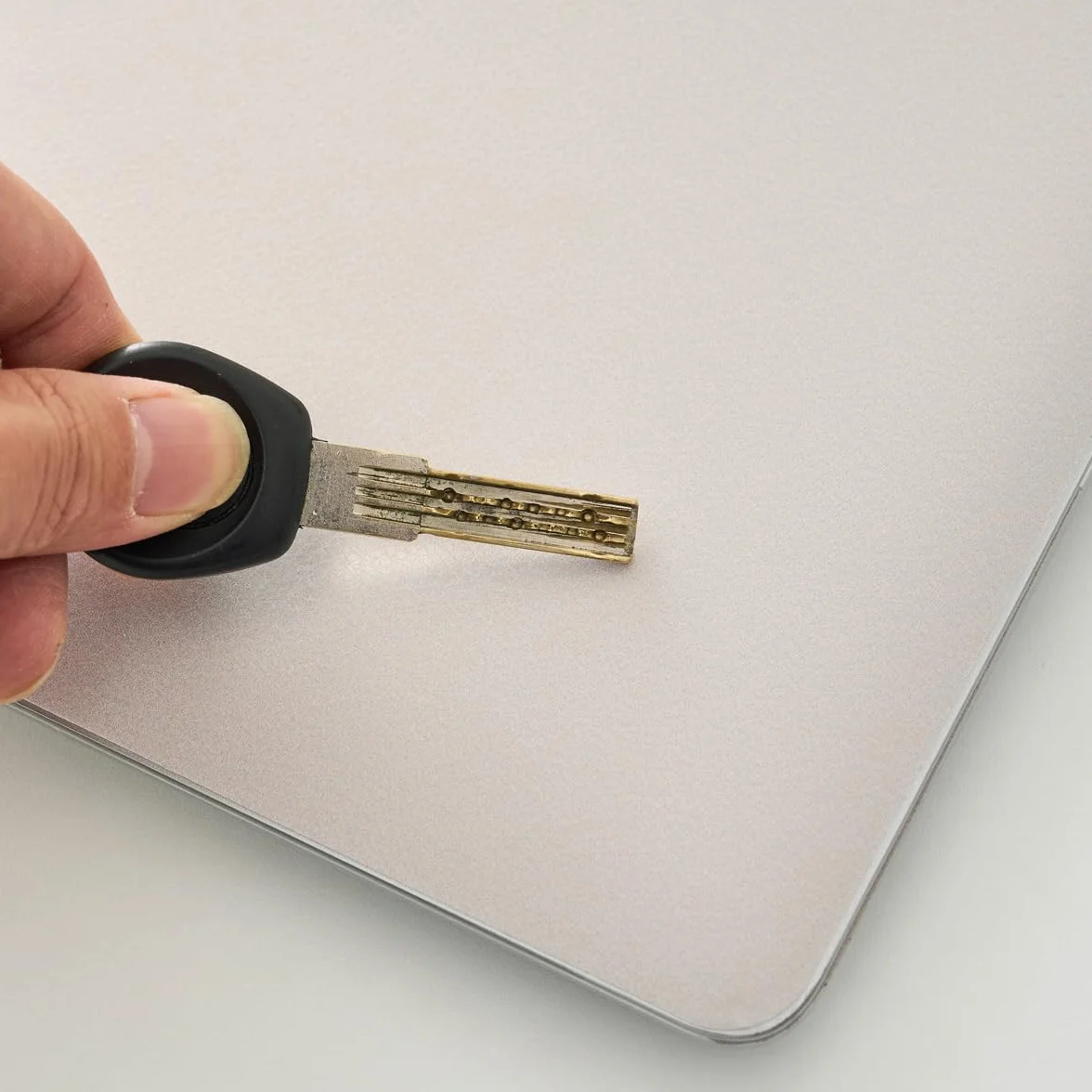 Adesivo per Laptop 15-15,6 Pollici, Pellicola in Vinile Riutilizzabile per Coprire Laptop da 13, 13,3, 14, 15,4 Pollici, Decorativo, Antigraffio, Impermeabile (066 Bianco Crema)