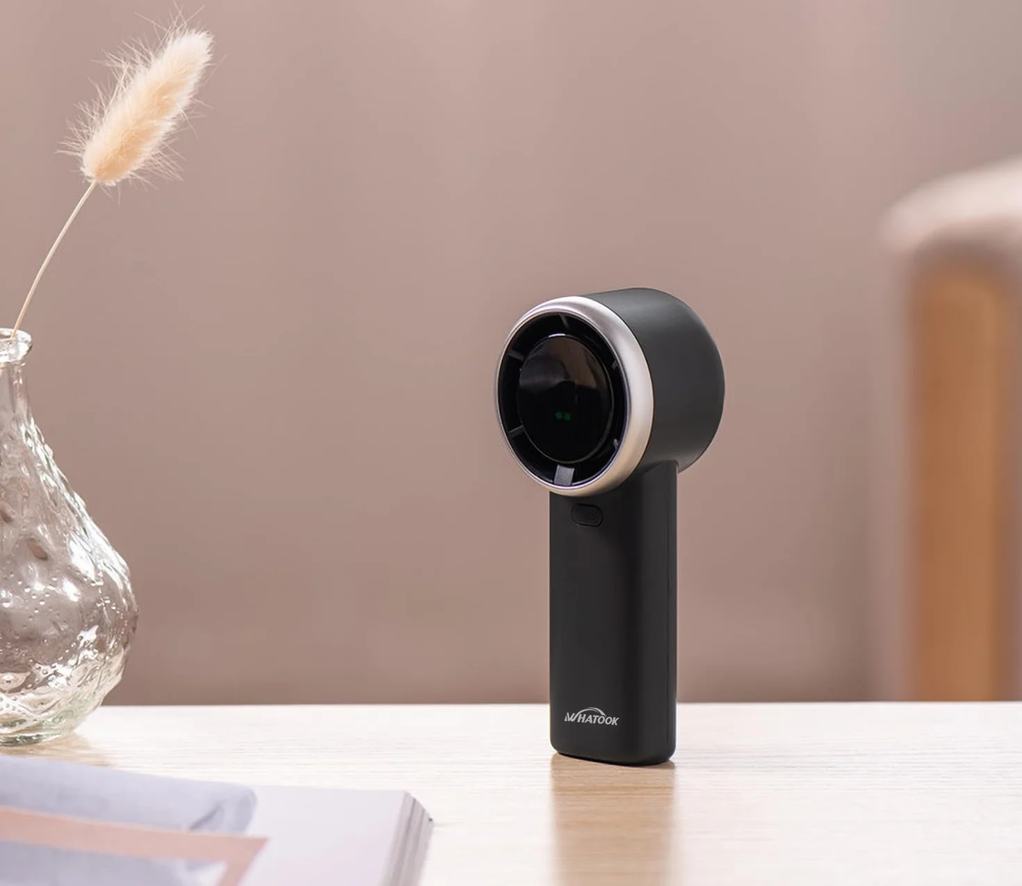 WHATOOK Ventilatore Turbo Portatile Potente: 13500 RPM Raffreddamento Istantaneo, USB Ricarica Rapida 2H, Mini Ventola a Mano Personale con 5 Velocità, Display HD per Viaggi/Sport/Spiaggia (Nero)