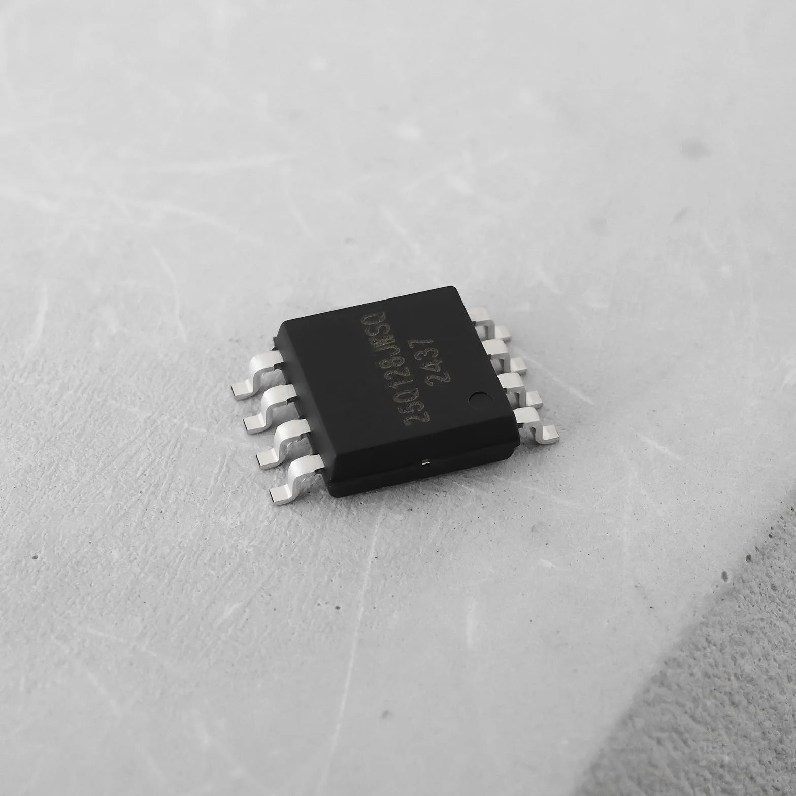2 Pezzi Chip di Memoria Flash Seriale W25Q128JWSQ da Package SOIC-8 Interfaccia SPI per Sistemi Embedded Applicazioni di Archiviazione Dati