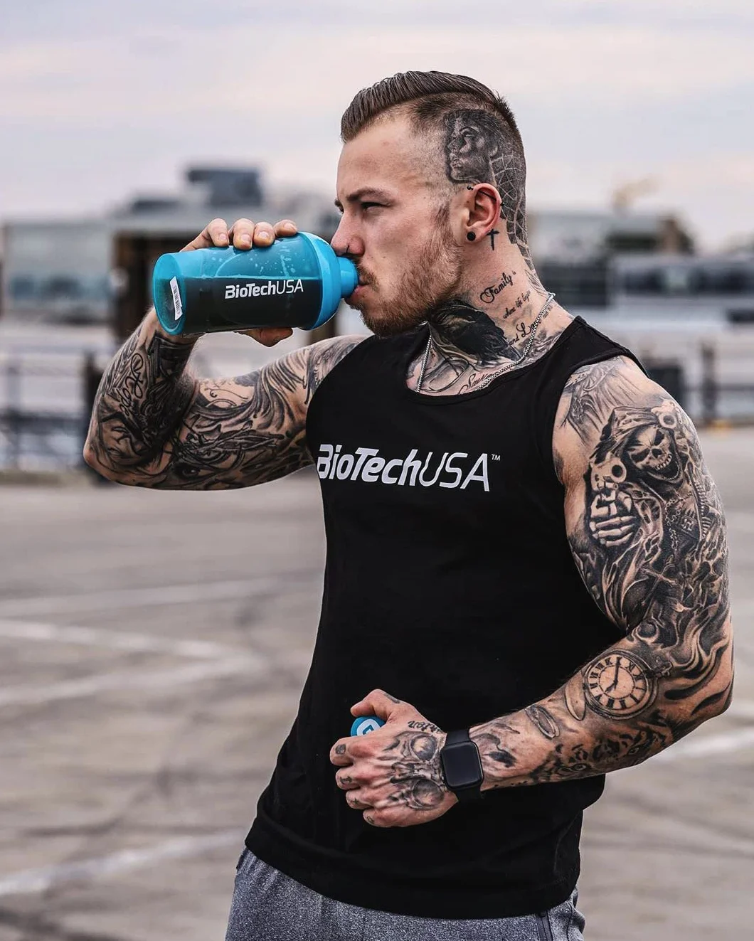 BioTechUSA Wave Shaker Bottiglia shaker 600 ml Trasparente a prova di perdite