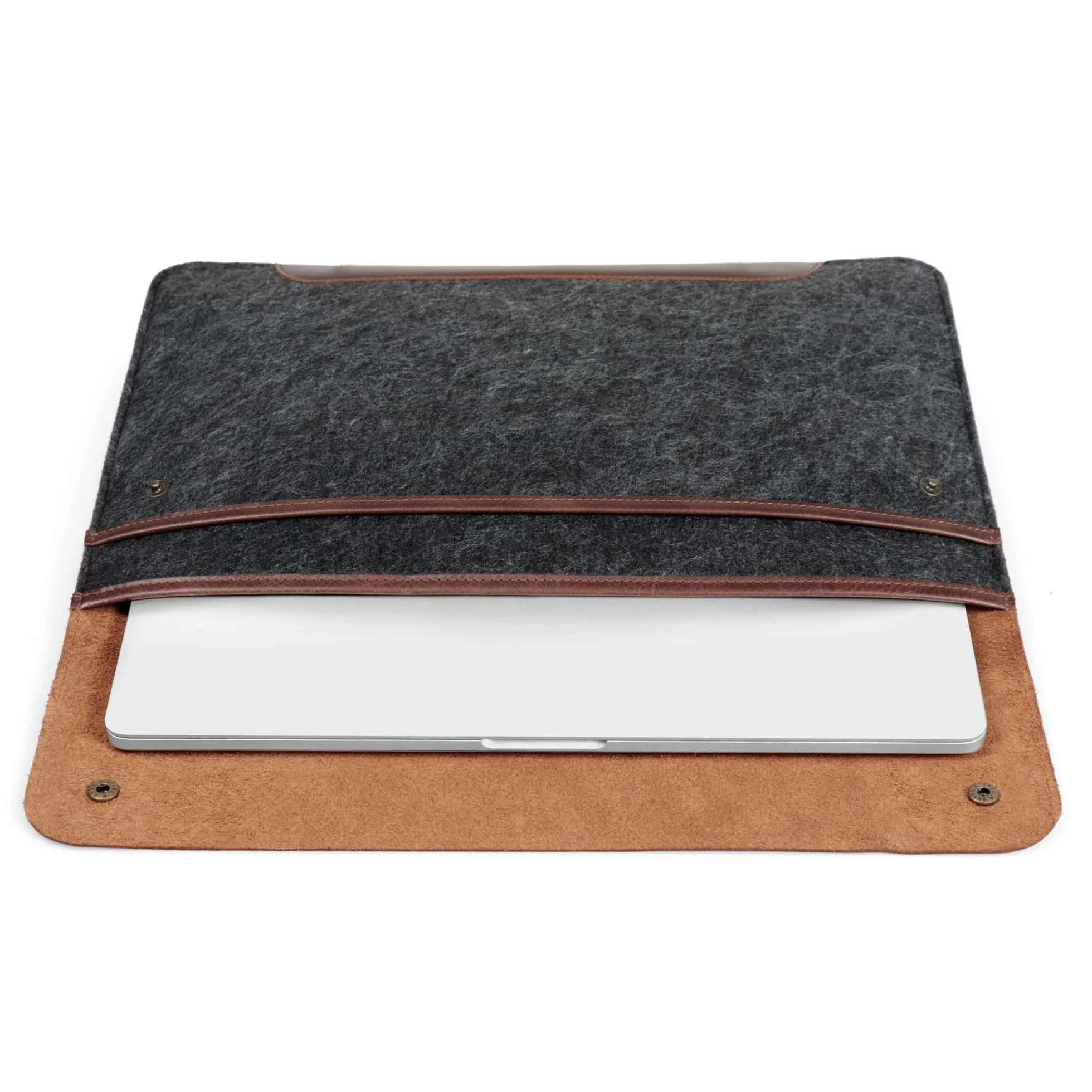 MegaGear Custodia in Vera Pelle Compatibile con MacBook Pro 16 e MacBook Air 15.3 (M5, M4, M3, M2, M1, 2020-2026) - Marrone