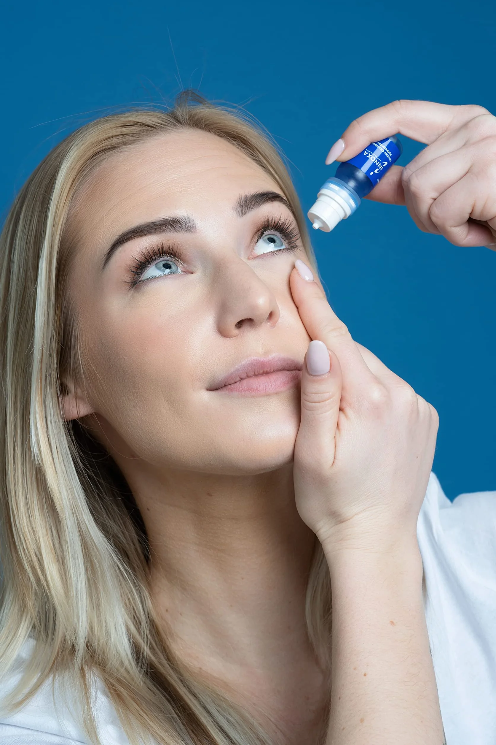 INNOXA Gocce oculari formula blu Sbianca occhi rossi Idrata Rinfresca occhi secchi stanchi Sterile senza conservanti Pack 2x10ml