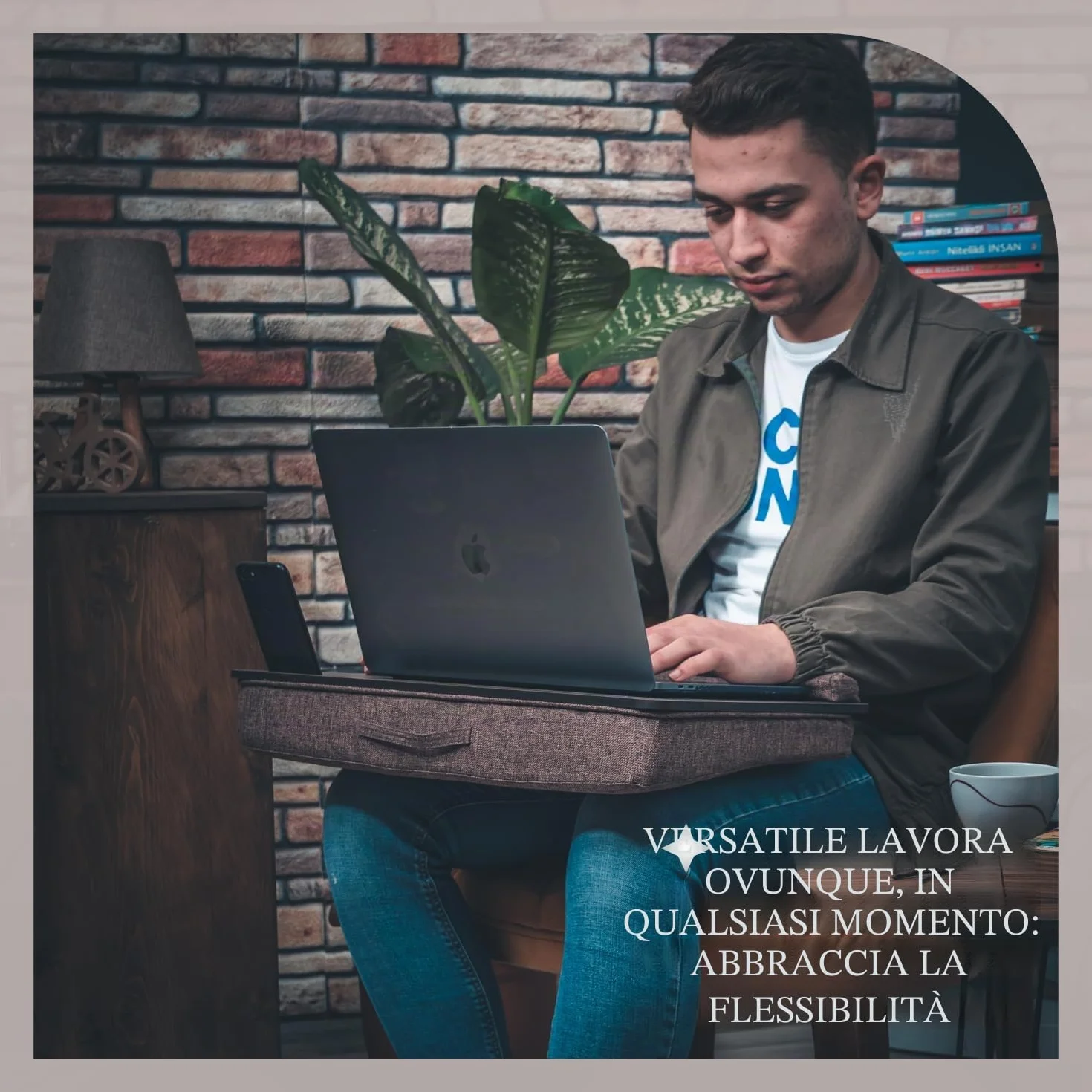 Vassoio in Legno per Laptop Vigo Wood, Scrivania per Laptop, Supporto per Laptop da Letto con Cuscino, Tavolino Portatile per Ufficio a Casa Adatto fino a 17.3'' Tablet con Supporto per Telefono