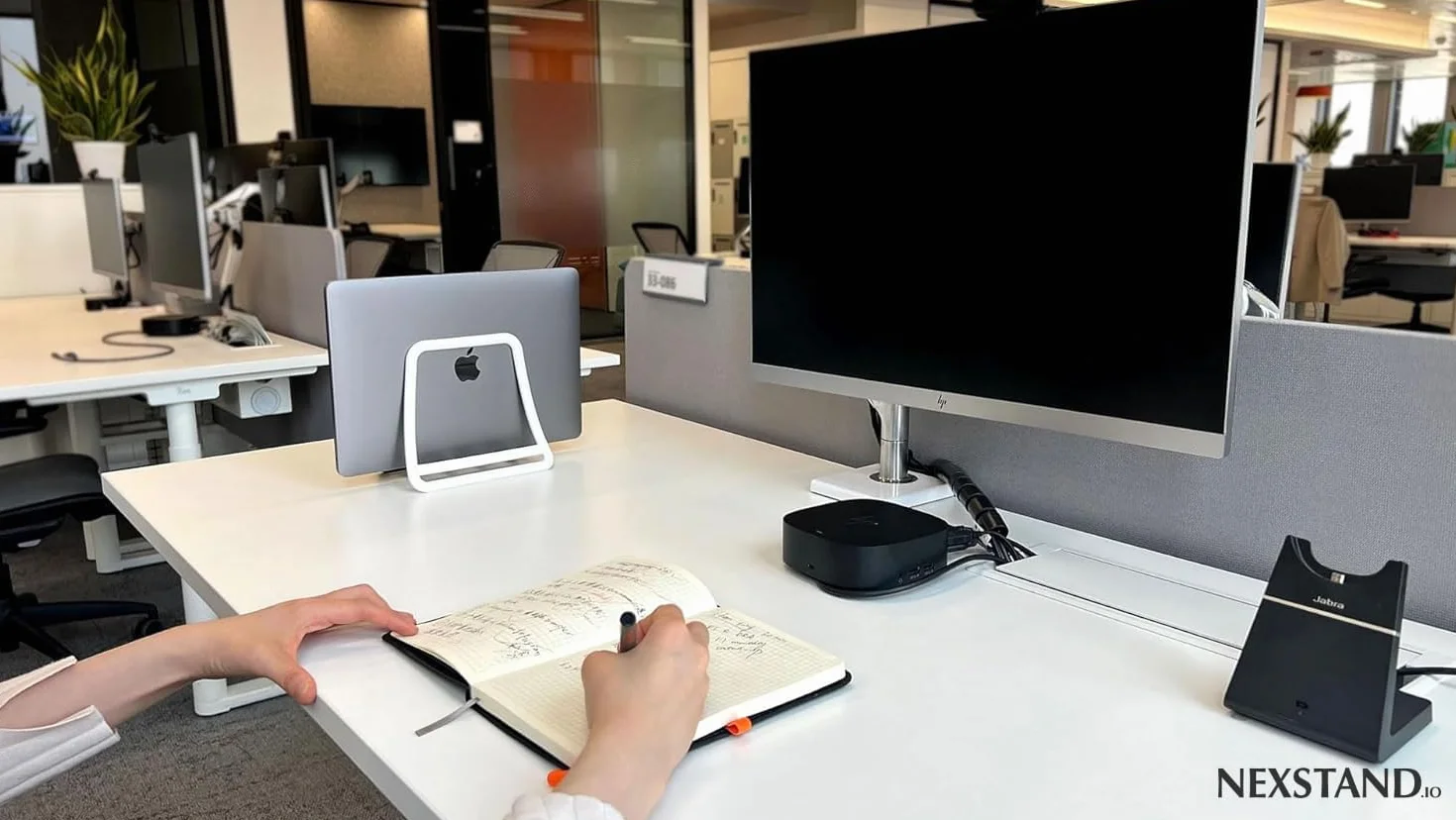 Nexstand K11 Supporto verticale per computer portatile, bianco, supporto per computer portatile, organizer salvaspazio per tutti i MacBook, Surface, Samsung, HP, Dell