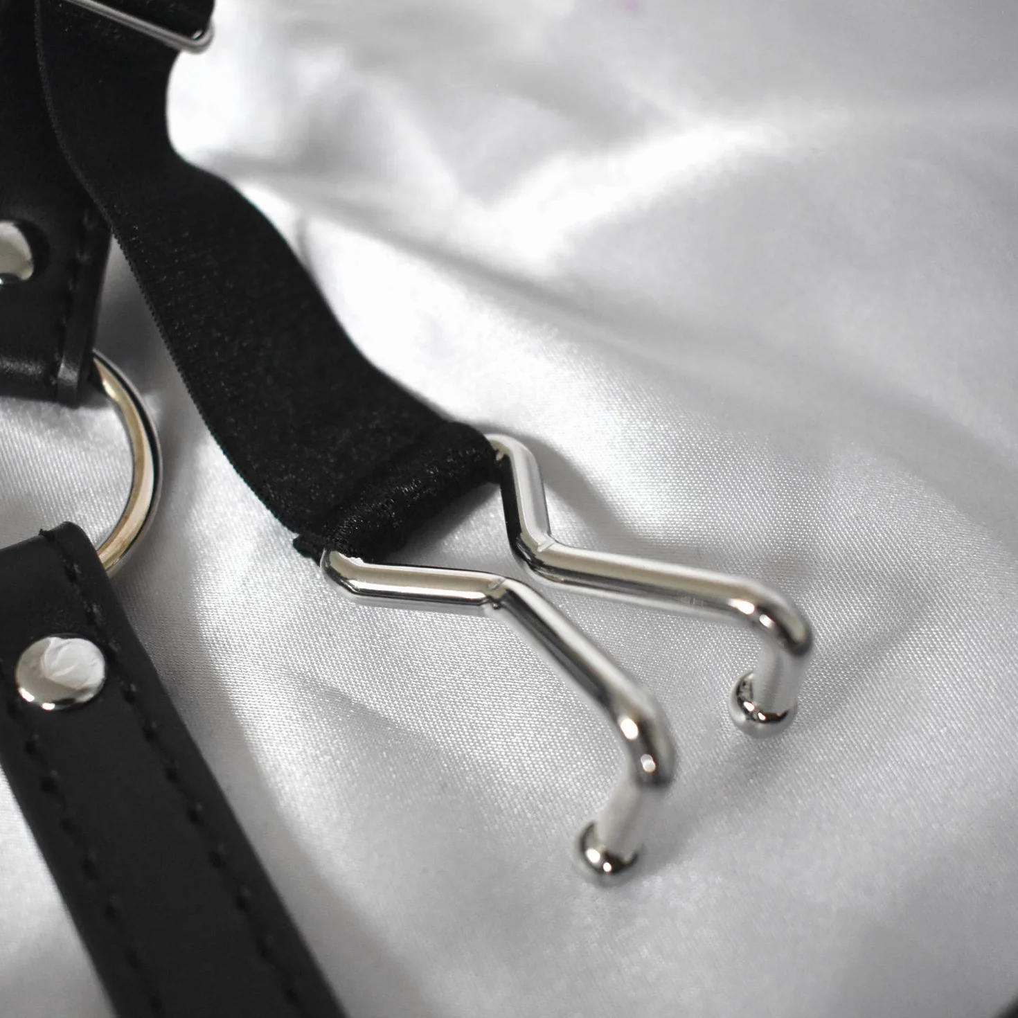 Gancio per Naso Imbracatura Testa con Gag Ball in Silicone BDSM Bondage Bavaglio Ecopelle Head Harness per Giochi Sessuali Feticismo