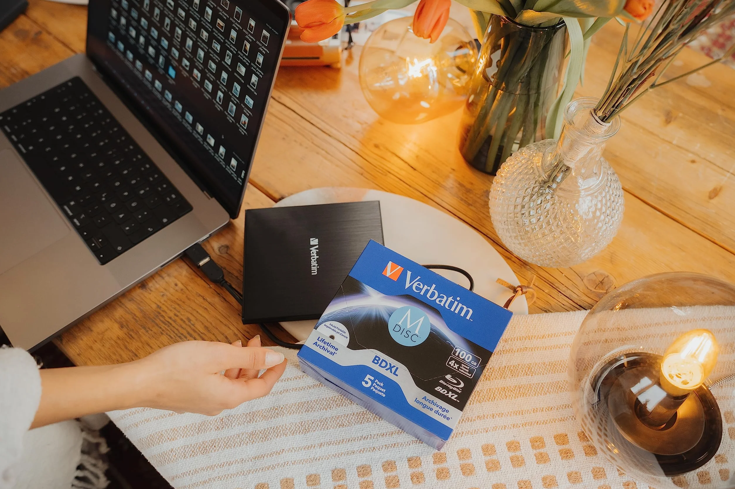 Verbatim Lettore CD/Dvd Esterno Slimline - USB 3.2 Gen1 con Porta USB-C con Cavo USB-C a USB-A e Design Compatto da Viaggio, in Metallo Spazzolato