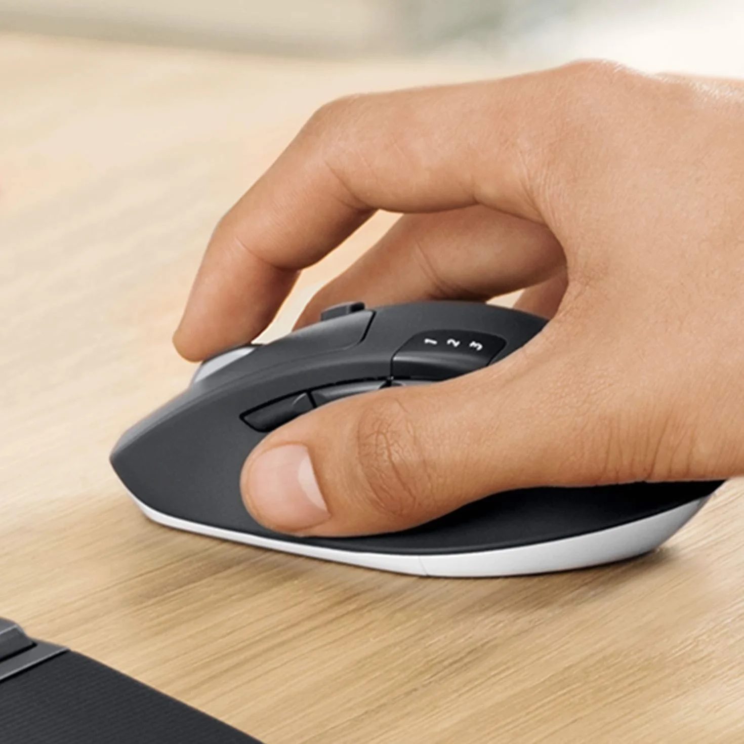 Logitech MK850 Kit Tastiera e Mouse Wireless Multidispositivo, Wireless e Bluetooth 2,4 GHz, 12 ‎Tasti Programmabili, Durata Batteria di 3 Anni, PC/Mac, Layout Italiano QWERTY ‎- Nero
