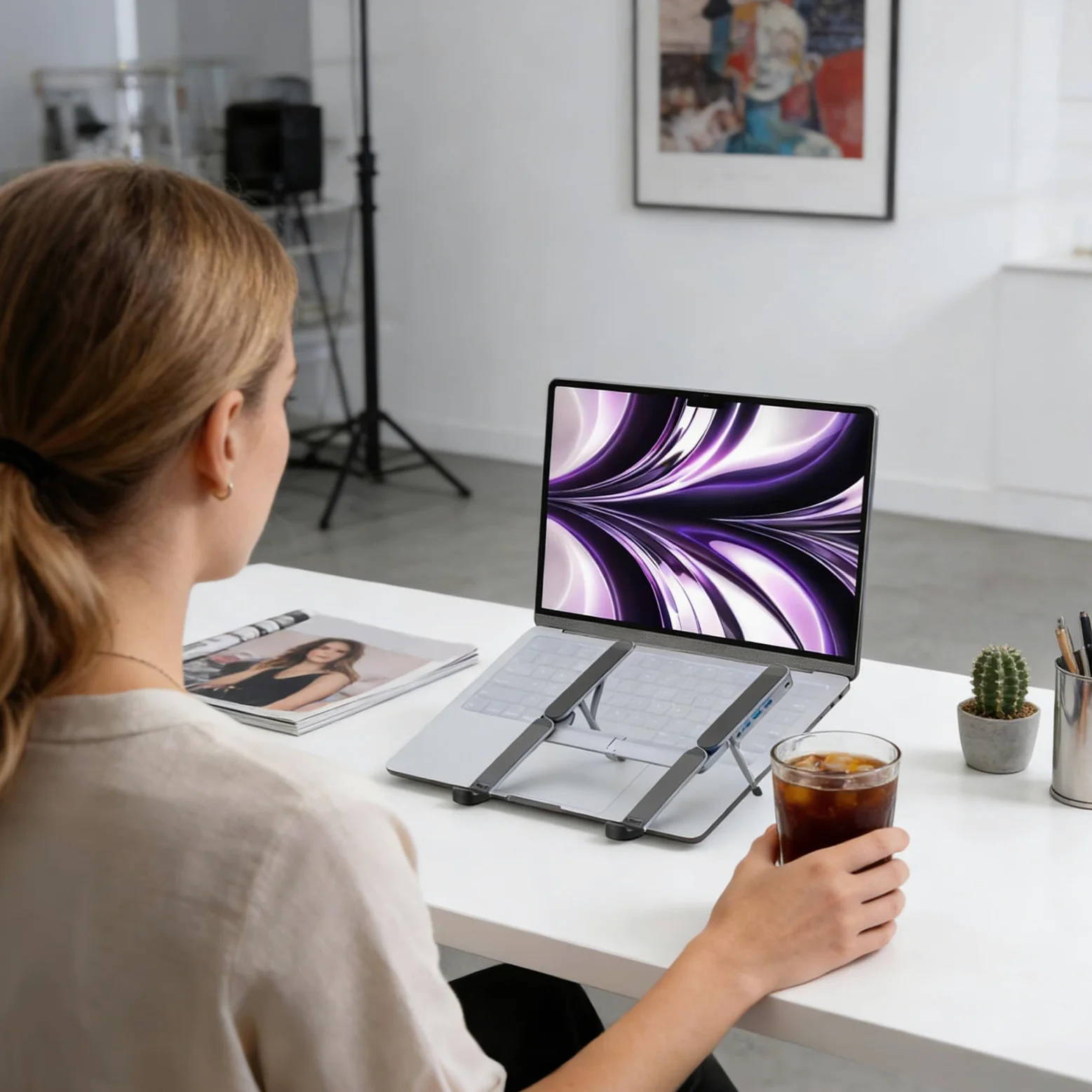 Laptop Docking Stand Base in Lega di Alluminio con USB HUB e Supporto per | Holder Portatile per Laptop Per Casa Ufficio Scrivania Viaggio Business e