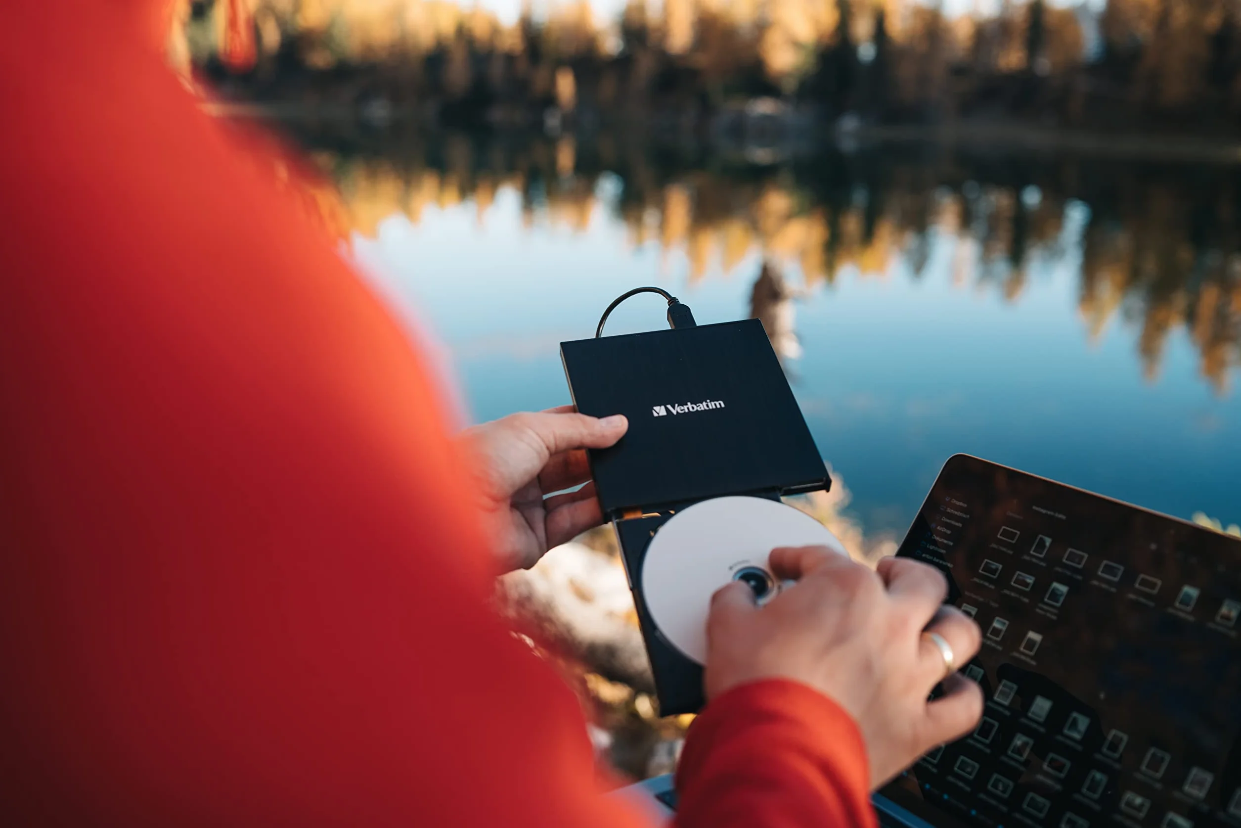 Verbatim Lettore CD/Dvd Esterno Slimline - USB 3.2 Gen1 con Porta USB-C con Cavo USB-C a USB-A e Design Compatto da Viaggio, in Metallo Spazzolato