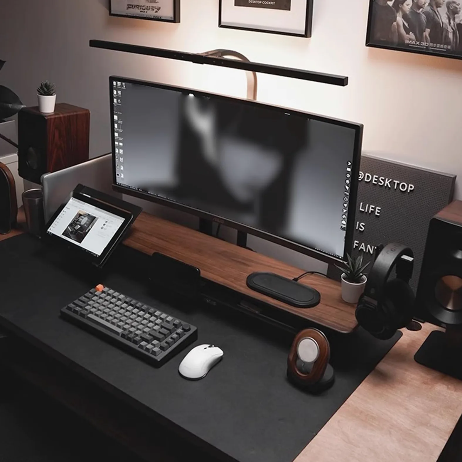 Supporto per Monitor in Legno, Organizer da Scrivania da 120 Cm per Display del Computer, con Vano Porta Smartphone/Laptop/Auricolari, Gestione Cavi, Accessori da Scrivania