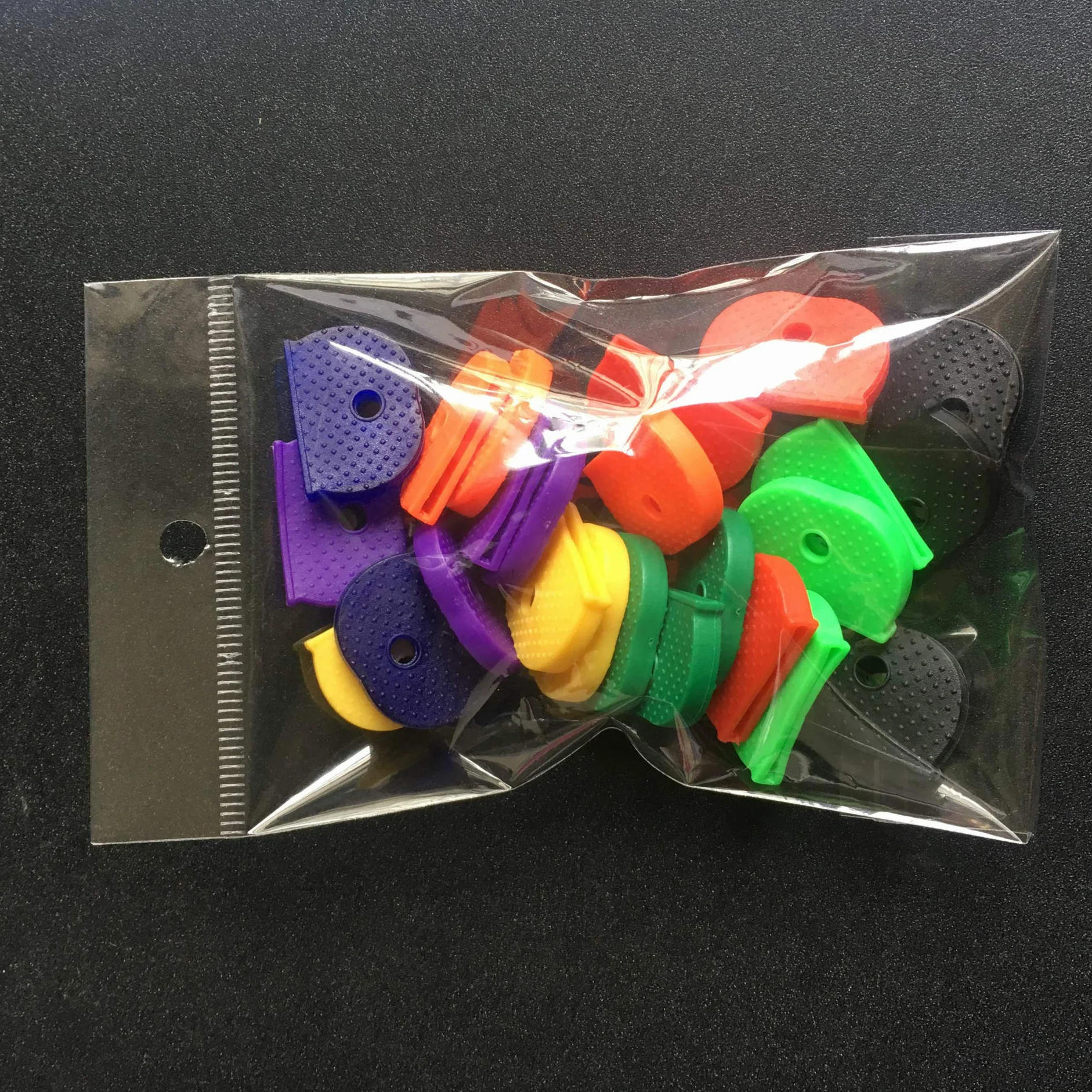 Copritasti per chiavi, 24 pezzi Coprichiavi semicircolari in gomma universali Copritasti flessibili in 8 colori per chiavi di casa.