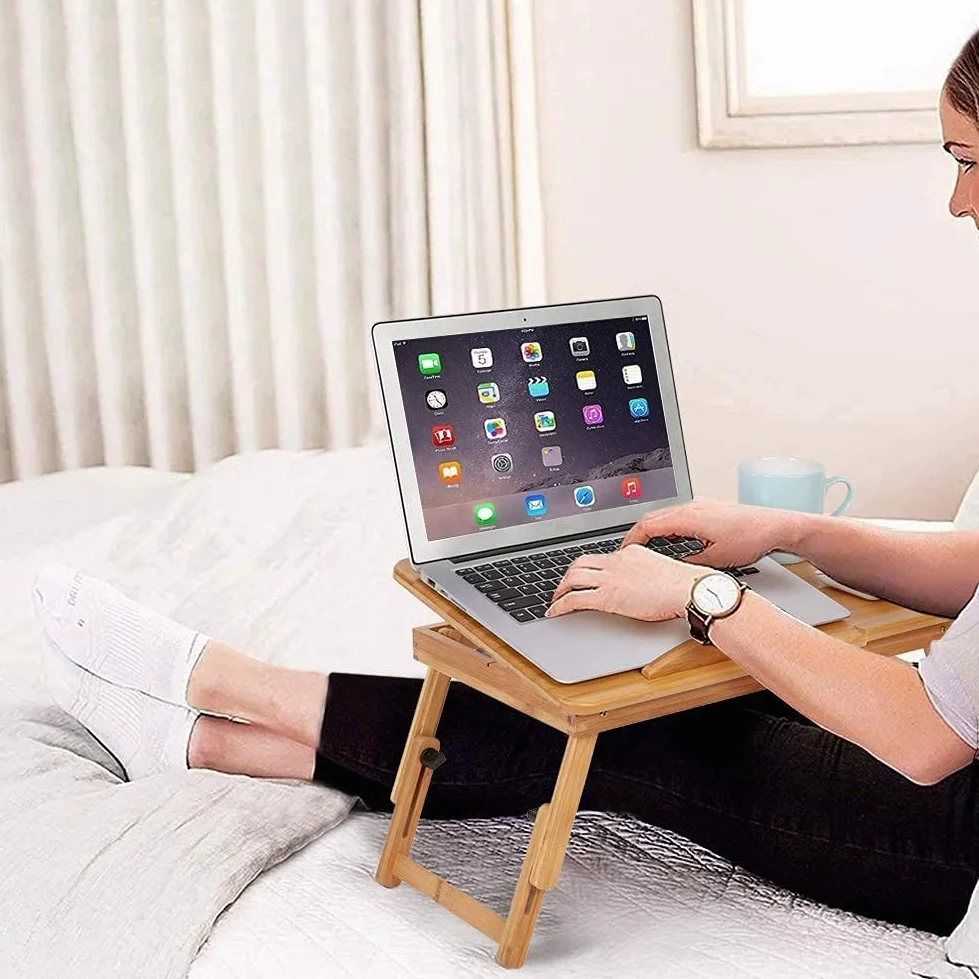 Scrivania per Letto Regolabile in Bambù Portatile con Supporto Antiscivolo Scanalatura per Tazza e Inclinazione Regolabile per Notebook Lettura