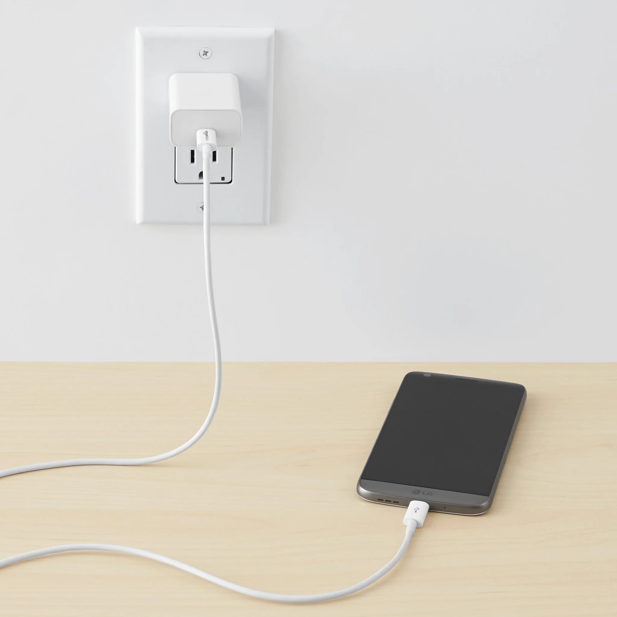Amazon Basics Cavo di ricarica rapida USB-C a USB-C 480 Mbps certificato USB-IF 1.8 m bianco