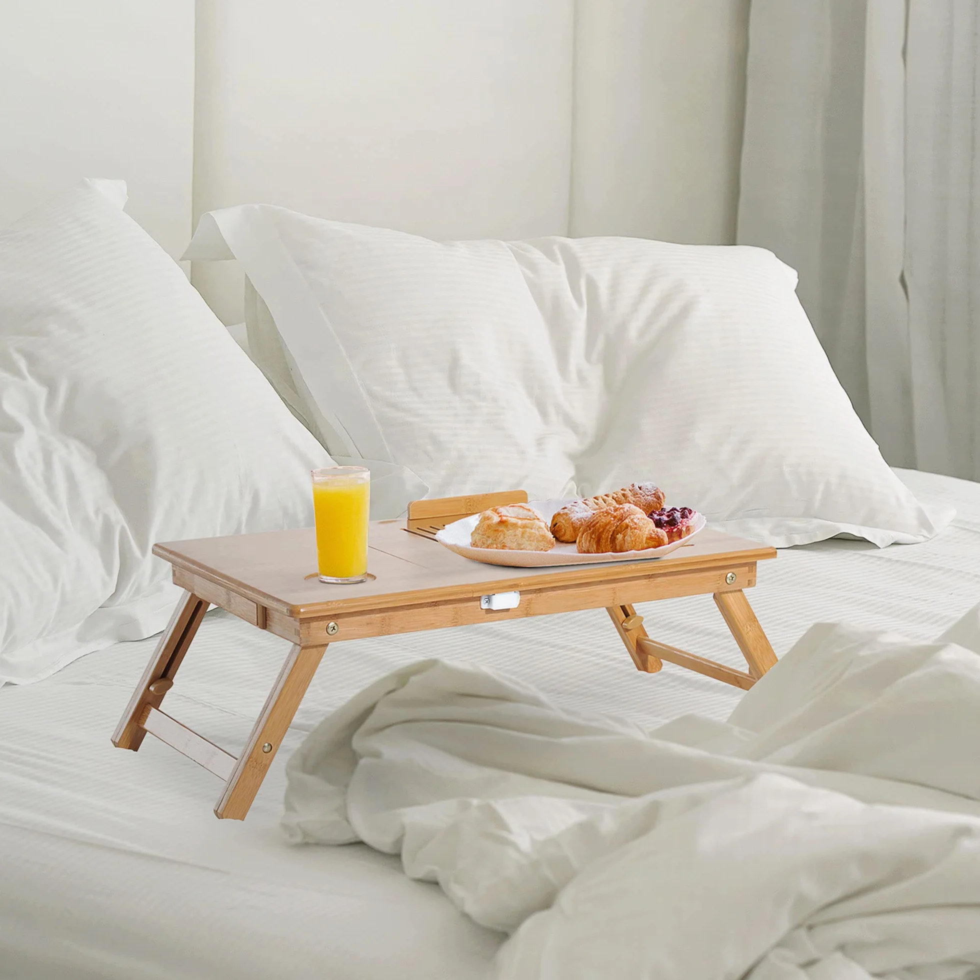 HOMCOM Tavolino da Letto per PC Portatile con Sistema di Raffreddamento in Bambù, 55x35x22-32.5cm