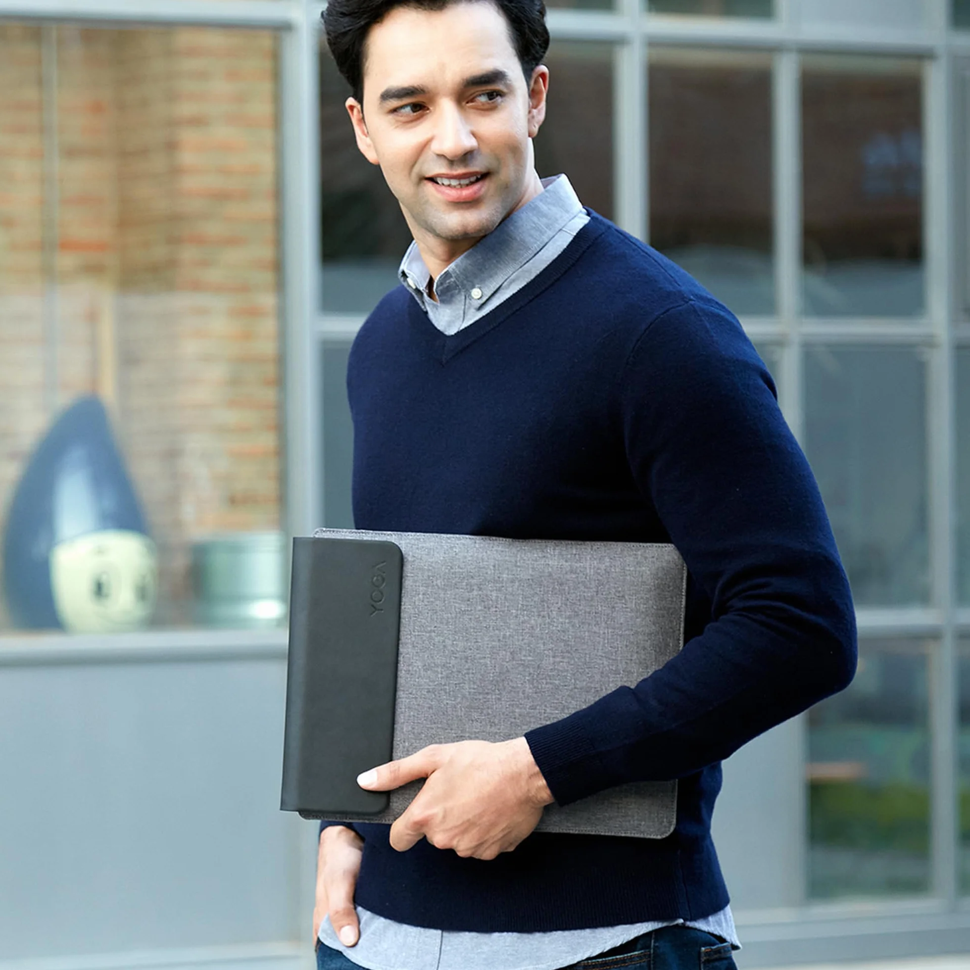 Lenovo Yoga Sleeve - Custodia Elegante per Laptop Yoga, Design Slim in Materiale Riciclato PET, Chiusura Magnetica, Scomparto Accessori Separato, Morbida e Leggera - Grigio