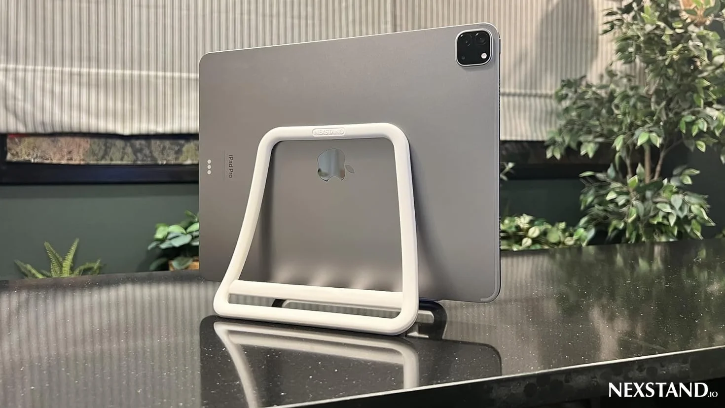 Nexstand K11 Supporto verticale per computer portatile, bianco, supporto per computer portatile, organizer salvaspazio per tutti i MacBook, Surface, Samsung, HP, Dell