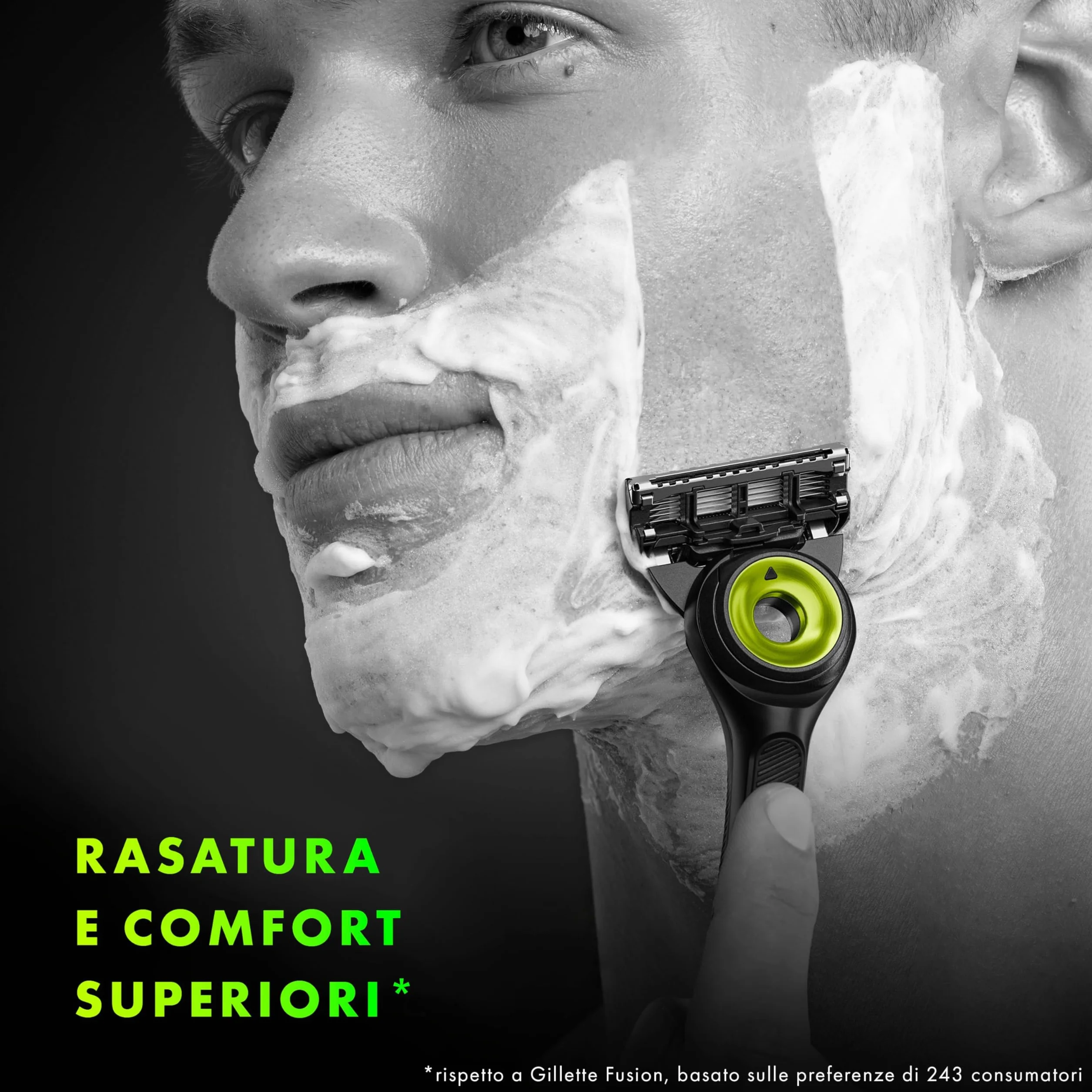Gillette Labs Rasoio Uomo con 5 Lamette da Barba Base Magnetica Barra Elimina Impurità Nero