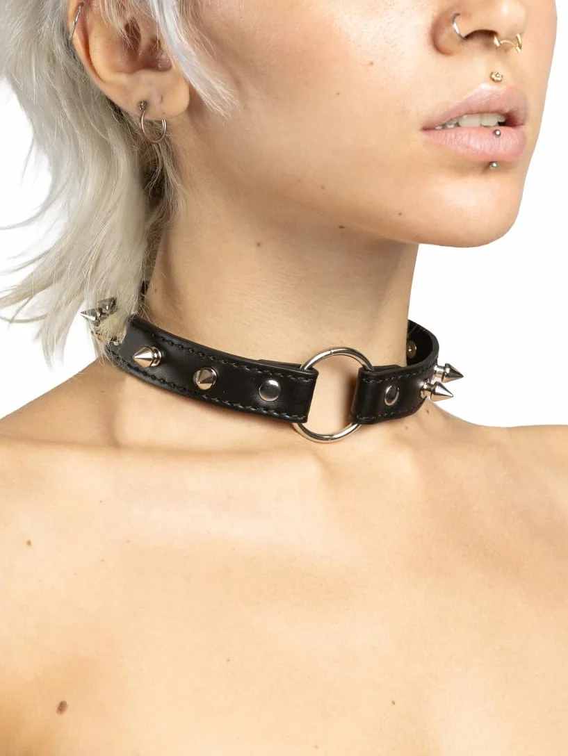 BONDAGERIE Collarino Choker Borchiato con Anello Regolabile