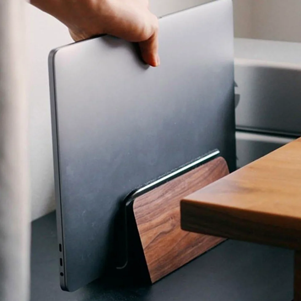 Supporto per Laptop Verticale in Legno Massello Decorazione Tavolo Supporto per Laptop per Supporto per Laptop Supporto per Laptop per Dissipazione del Calore con Base Verticale per Tablet