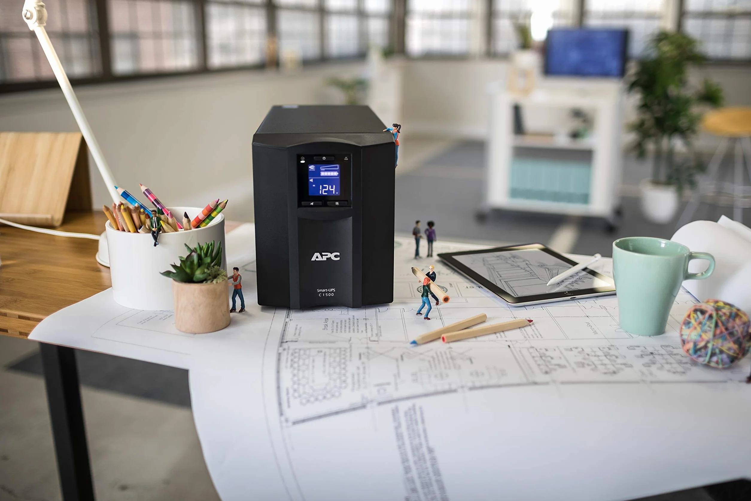 APC Smart-UPS SMC SmartConnect - SMC1500IC - Gruppo di Continuità (UPS) 1.500VA (Connesso al Cloud, 8 Uscite IEC-C13)