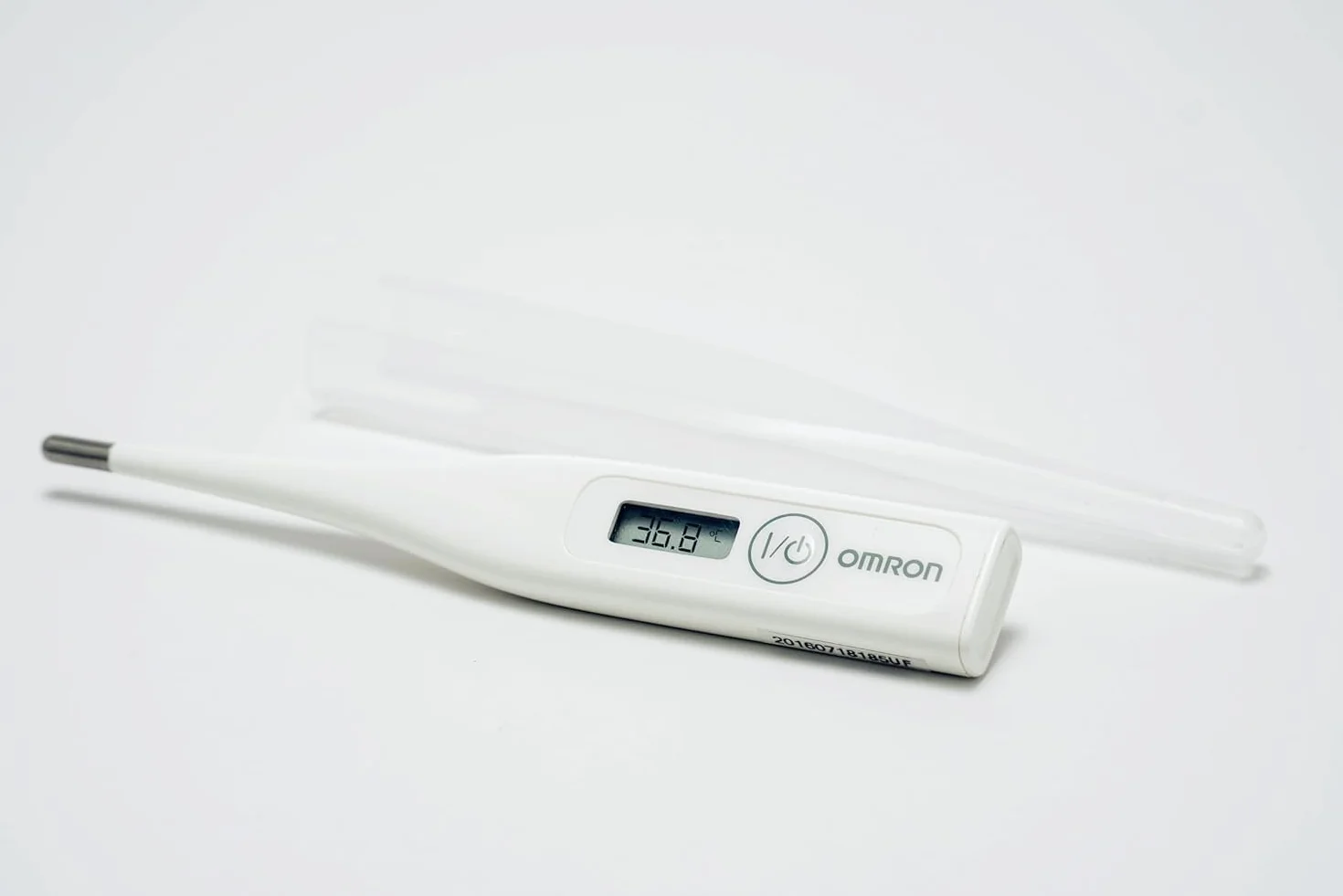 OMRON Eco Temp Basic Termometro febbre per neonato, bebé e adulti con punta arrotondata