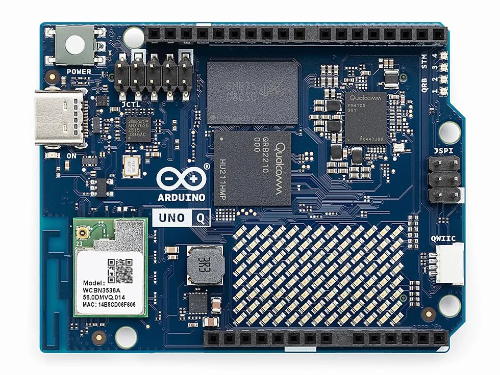 Arduino UNO Q Qualcomm Dragonwing QRB2210 STM32U585 AI Vision Voice IoT Robotica Linux Debian OS Wi-Fi 5 USB-C
