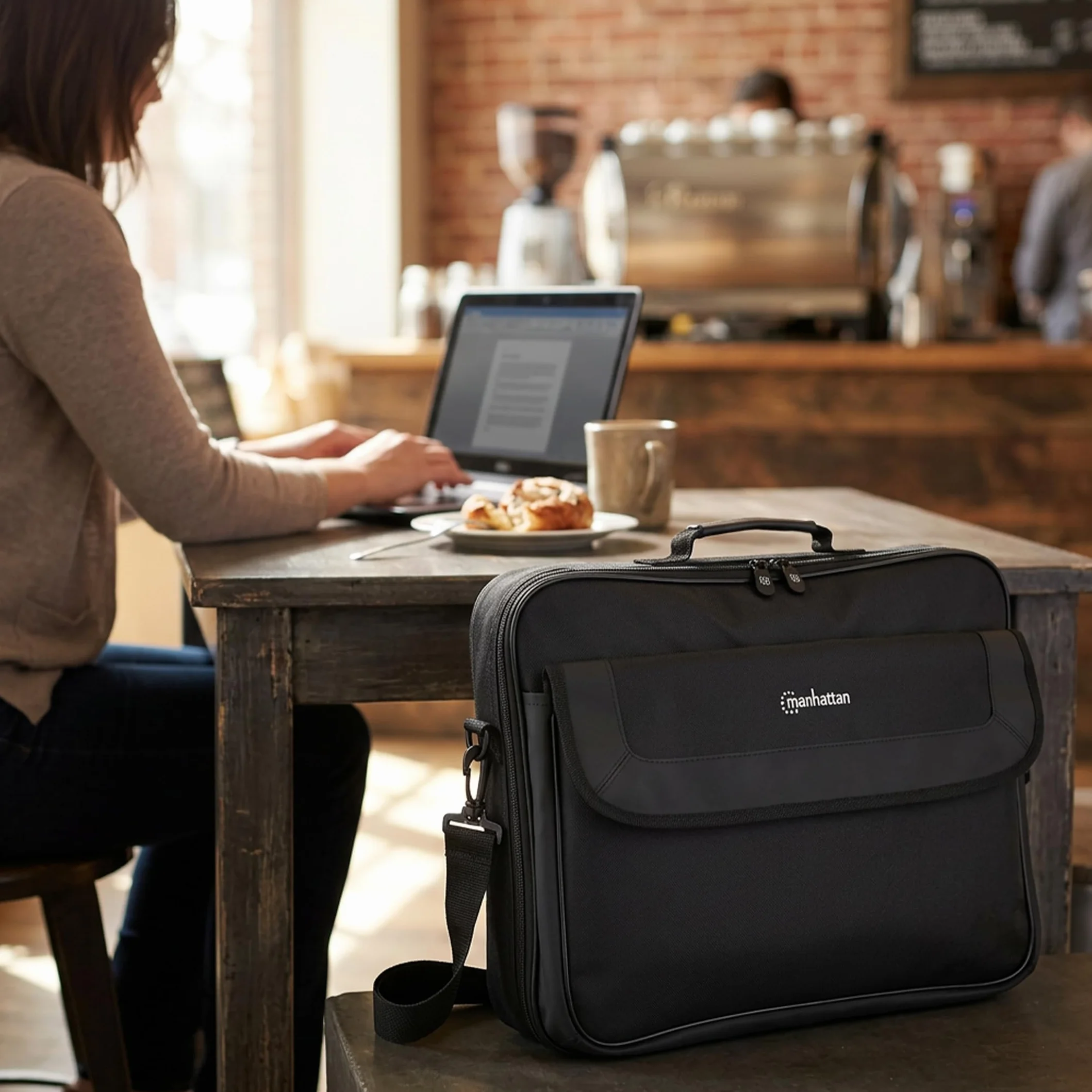 Manhattan Cambridge Clamshell - Borsa da viaggio da 15,6", colore: Nero