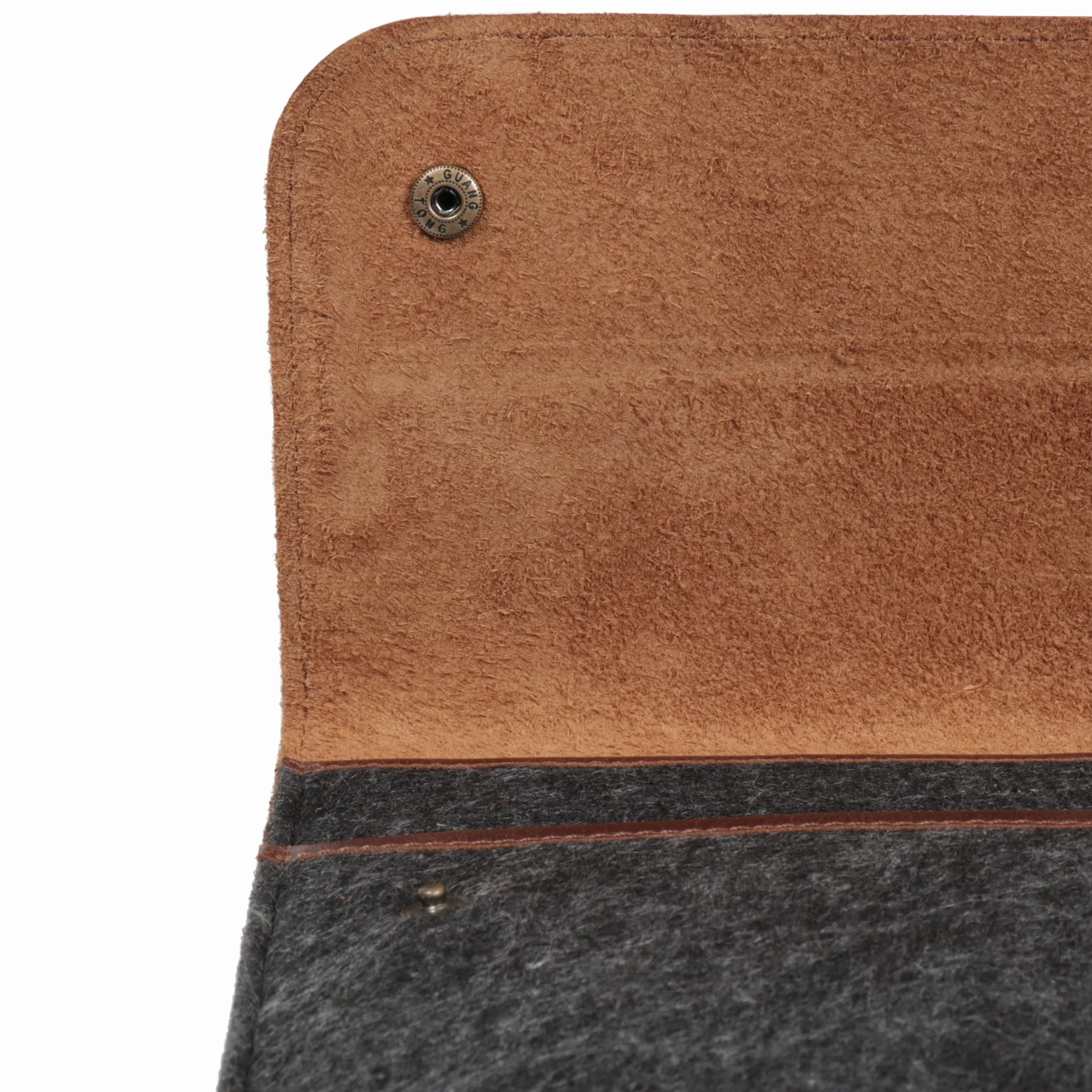 MegaGear Custodia in Vera Pelle Compatibile con MacBook Pro 16 e MacBook Air 15.3 (M5, M4, M3, M2, M1, 2020-2026) - Marrone