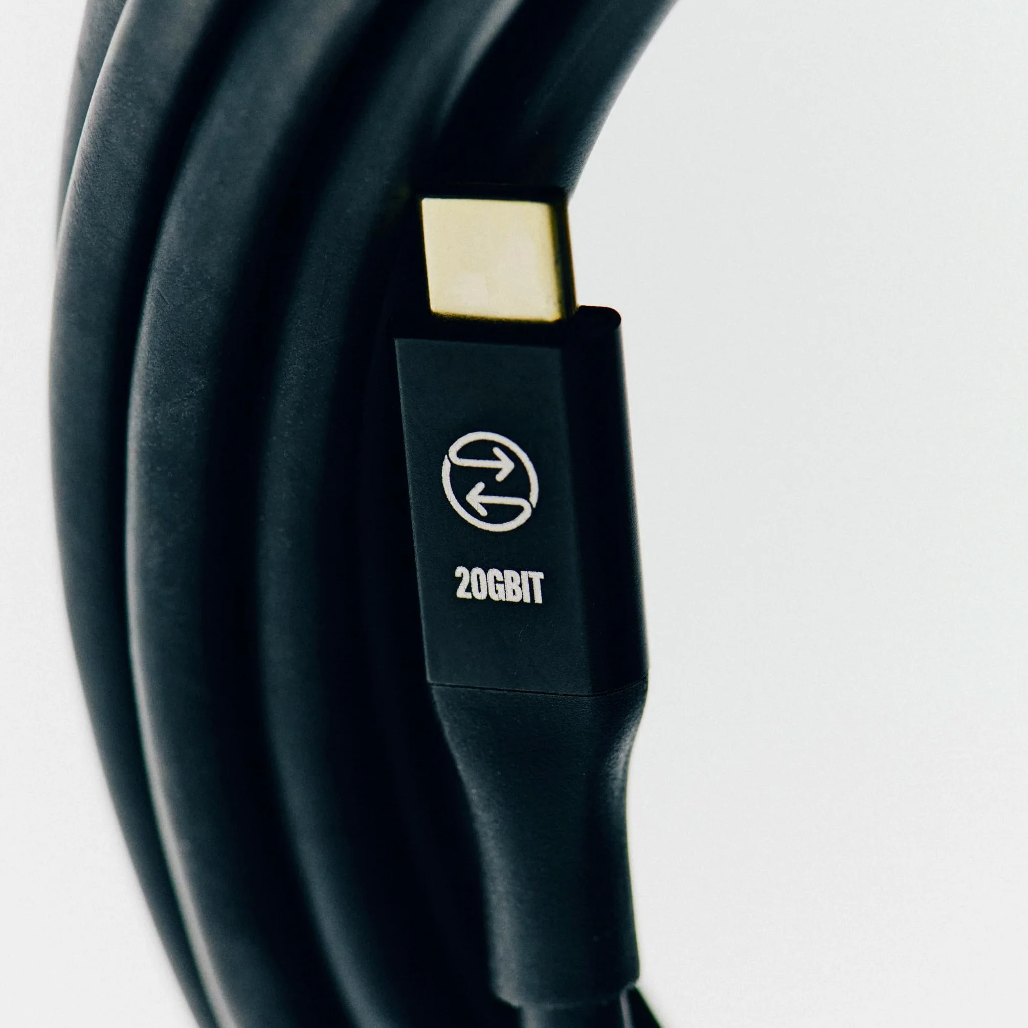 Gelatin Pantera - Cavo USB-C da 5 m, 20 Gbit | 20 Gbps bidirezionale, ricarica Power Delivery, modalità DisplayPort Alt per display Eizo e Studio, angolo retto, 5 m