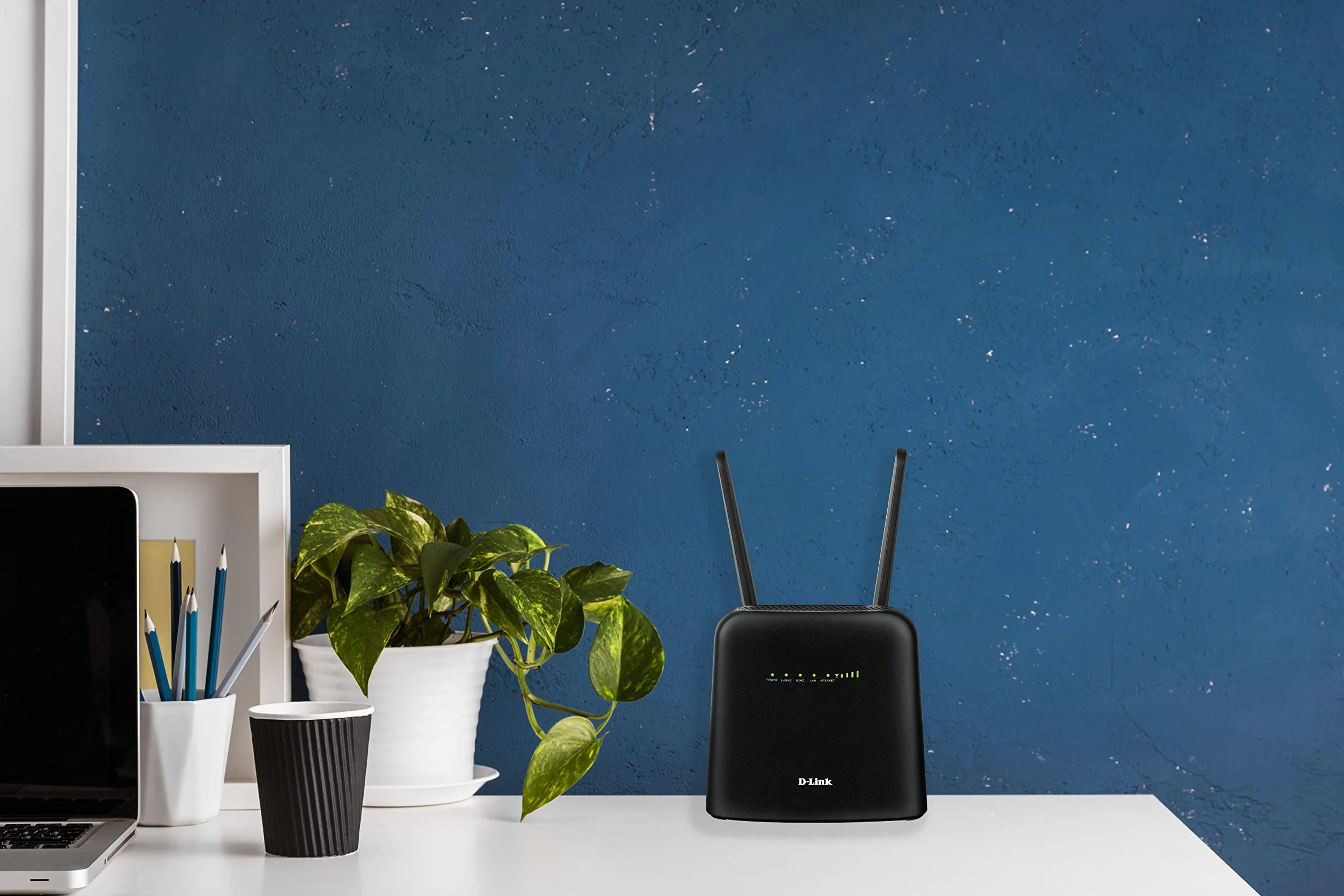 D-Link DWR-960 Router LTE Cat 7 Wi-Fi AC1200, Router Mobile 4G/3G, Multi WAN, Porte Gigabit, Slot per SIM Card Integrato, Doppio Firewall e Internet Fail-Safe