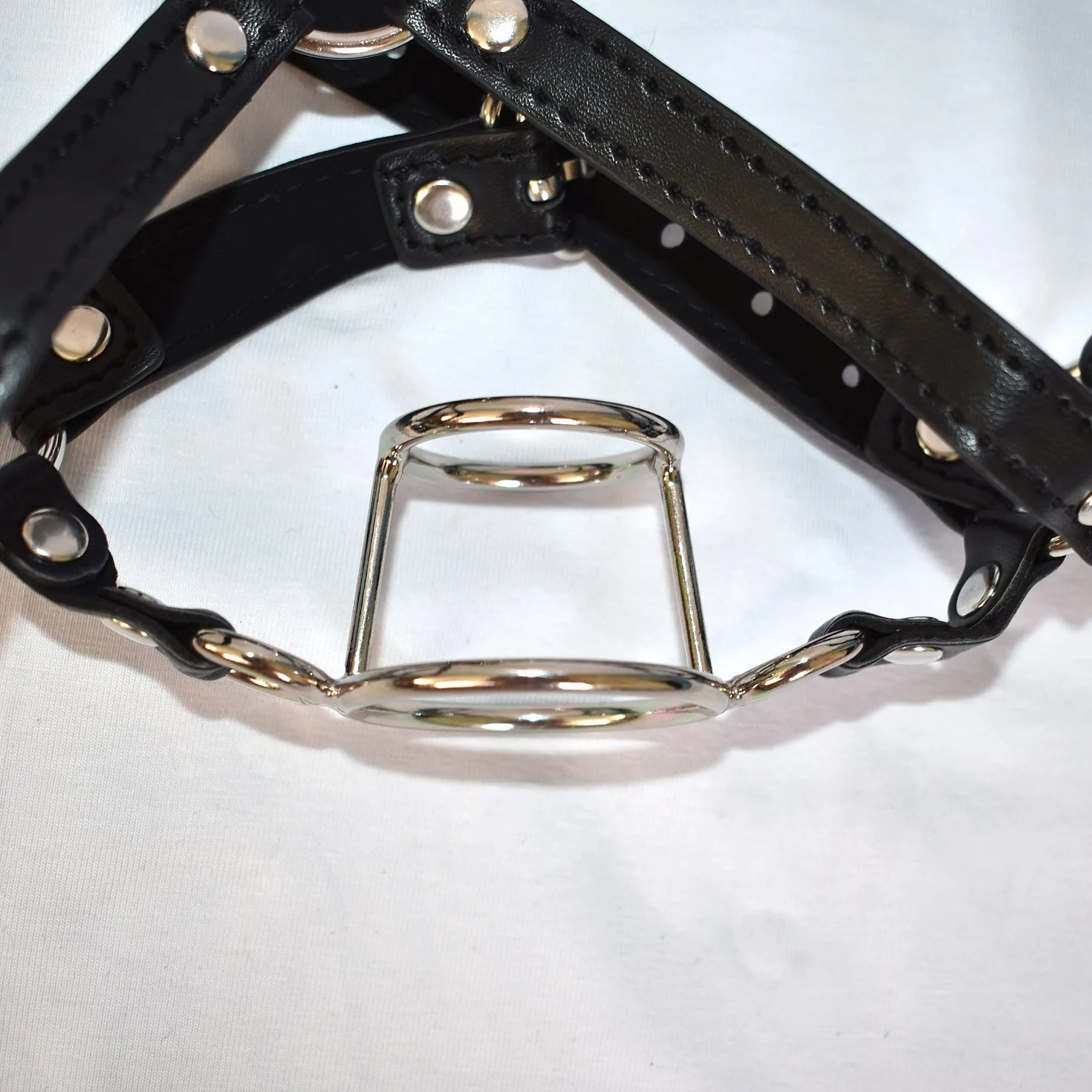 Bavaglio con 2 Anelli in Metallo Apribocca Ring Gag Imbracatura Similpelle BDSM Bondage Clinico Feticismo