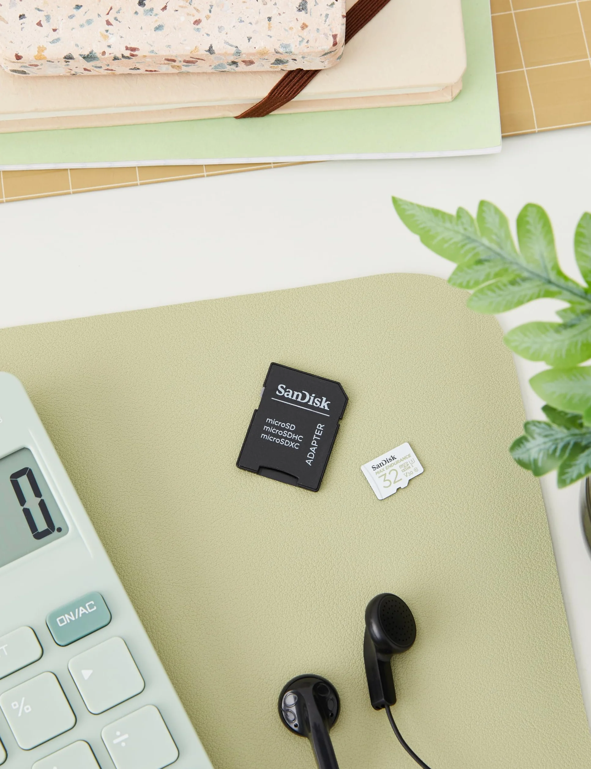SanDisk MAX ENDURANCE Video Monitoring for Dashcams & Home Monitoring 32 GB microSDHC Memory Card + SD Adaptor 15,000 Hours Endurance, White