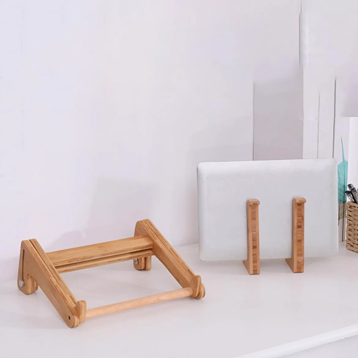 CALLARON Supporto per Laptop in Phyllostachys Pubescens Regolabile Aumento Altezza e Protezione Schiena, Design Semplice ed Elegante per Scrivania o Libreria