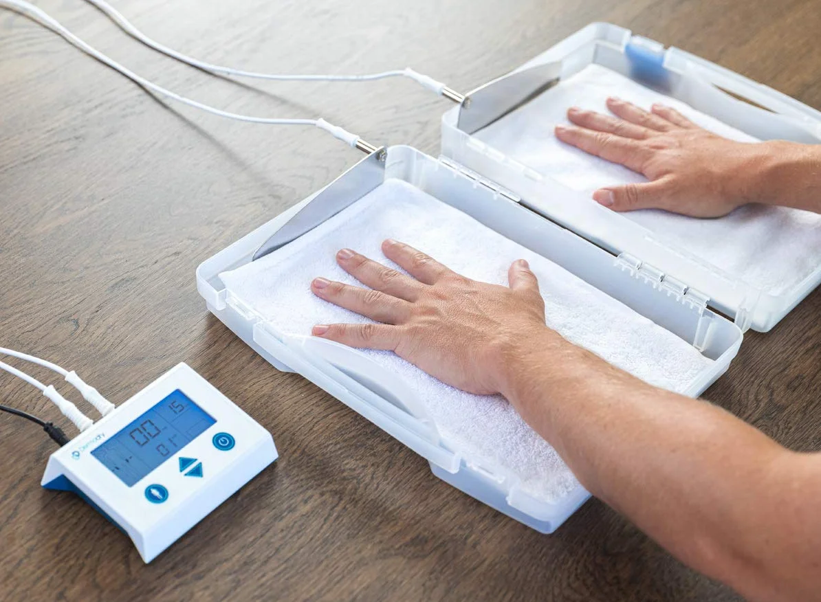 Dermadry Total Macchina per ionoforesi - Trattamento iperidrosi mani piedi ascelle - Controllo sudore FDA