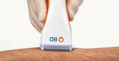 Rasoio elettrico per tricotomia pre-operatoria ricaricabile con alimentatore