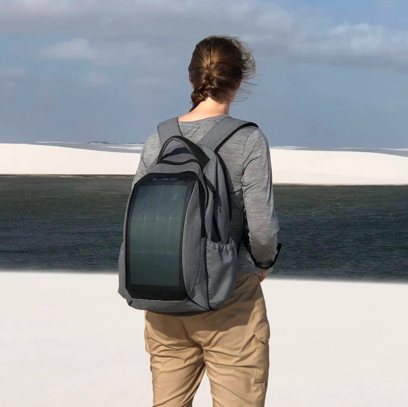 Sunslice | Zaino con pannello solare per laptop, borsa da viaggio con celle solari flessibili e potenti, resistente agli urti e ai graffi, ideale per escursioni o campeggio, grigia.