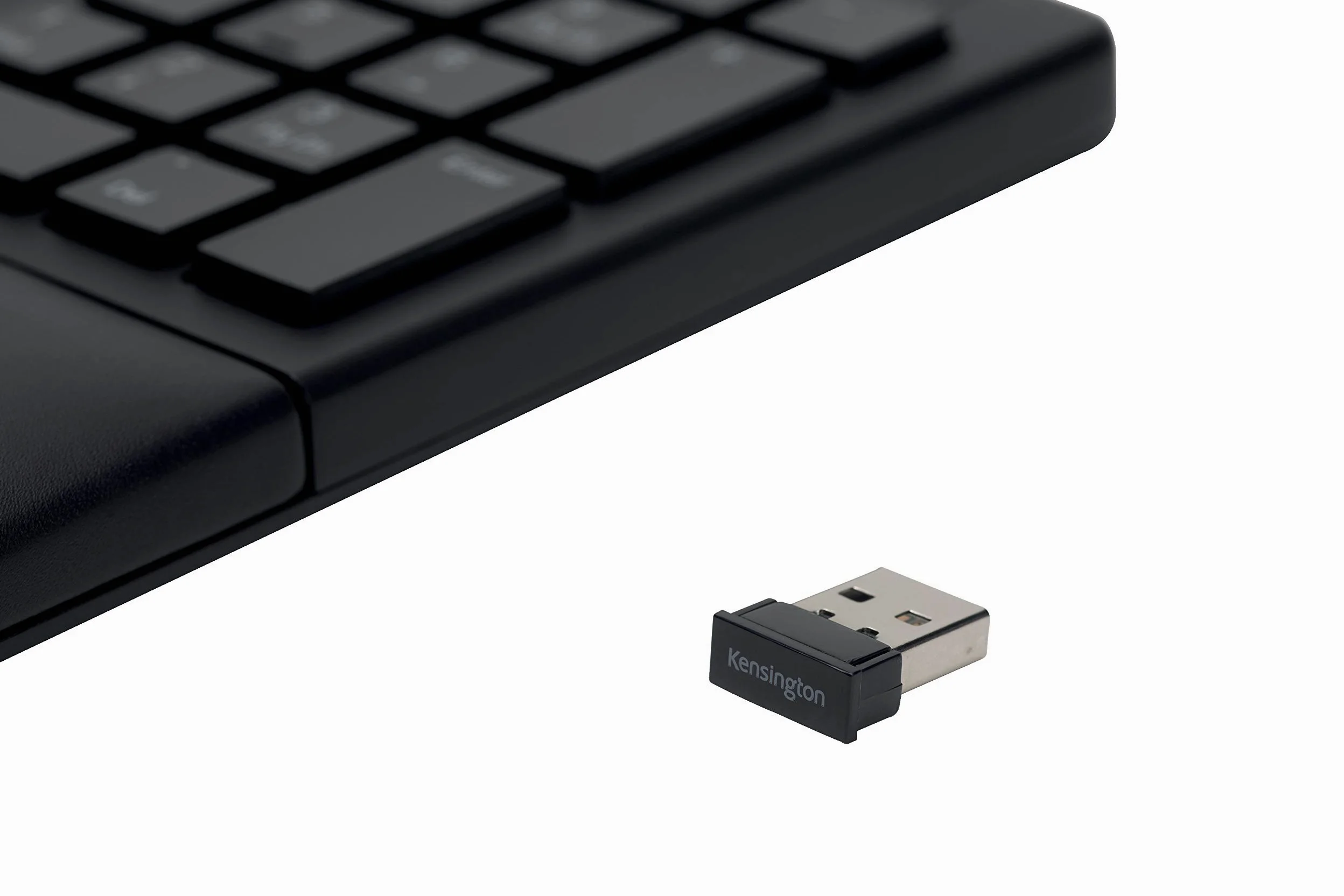 Kensington Set con Tastiera & Mouse Wireless Ergonomici ProFit Ergo, Tastiera Divisa con Layout Italiano, Mouse Ergo, Doppia Funzionalità, 2.4 GHz&Bluetooth, per Chrome OS, macOS e Windows K75406IT