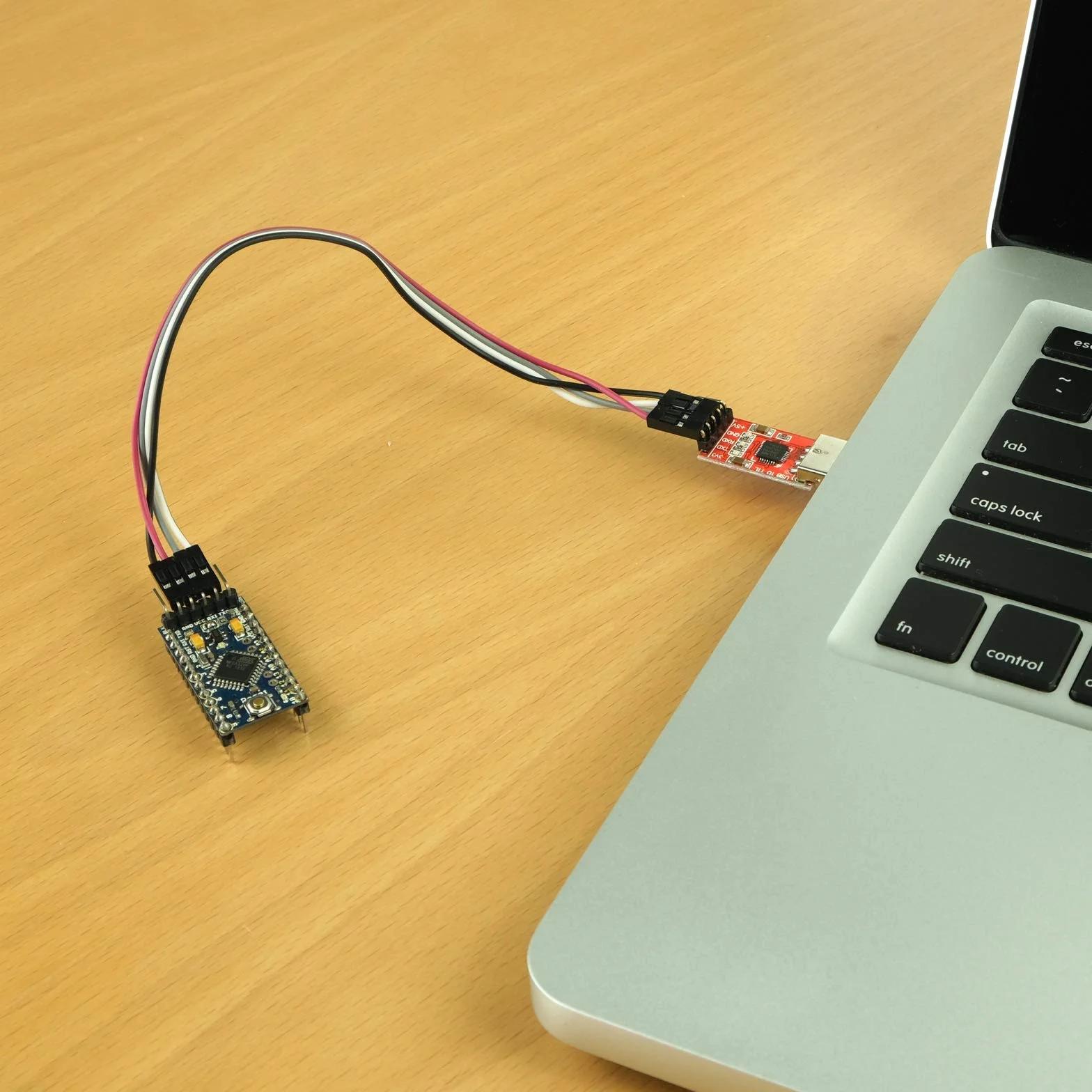 Paradisetronic UART convertitore Adattatore, interfaccia seriale/Ttl, 3.3 V/5 V, CP2102 USB Serial Converter con Collegamento per Linux, MacOS, Win7, Win8, Win10