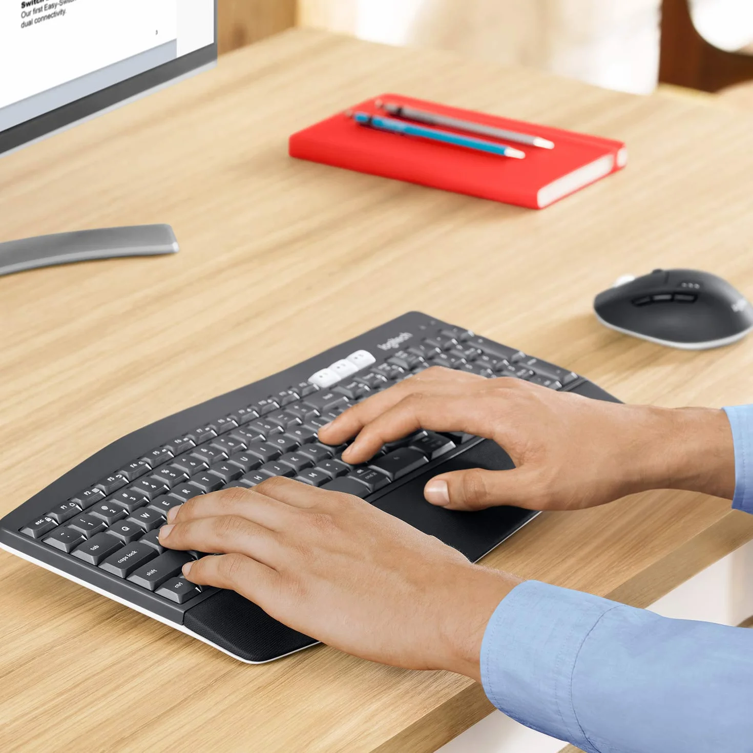 Logitech MK850 Kit Tastiera e Mouse Wireless Multidispositivo, Wireless e Bluetooth 2,4 GHz, 12 ‎Tasti Programmabili, Durata Batteria di 3 Anni, PC/Mac, Layout Italiano QWERTY ‎- Nero