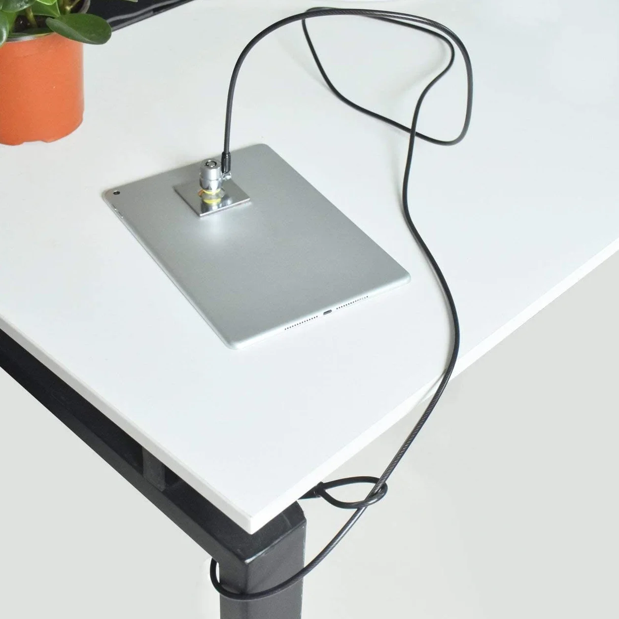 Cavo di Sicurezza Anti-furto per PC, Laptop e Tablet. in Acciaio con Lucchetto Nero, Proteggi i Tuoi Dispositivi con Questa Solida Protezione Hardware